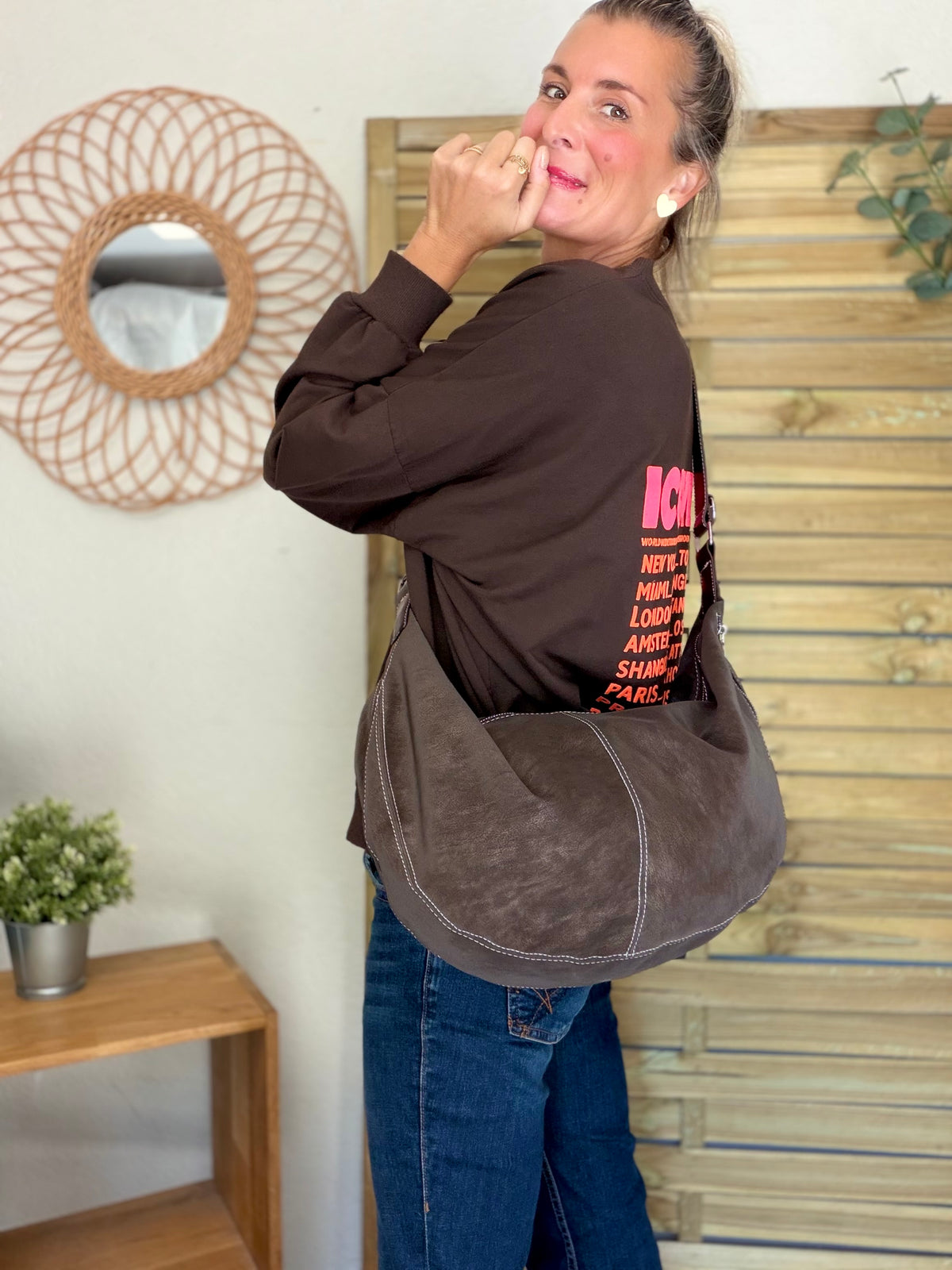 Sac besace XXL en simili cuir brossé - HAROLD Chocolat