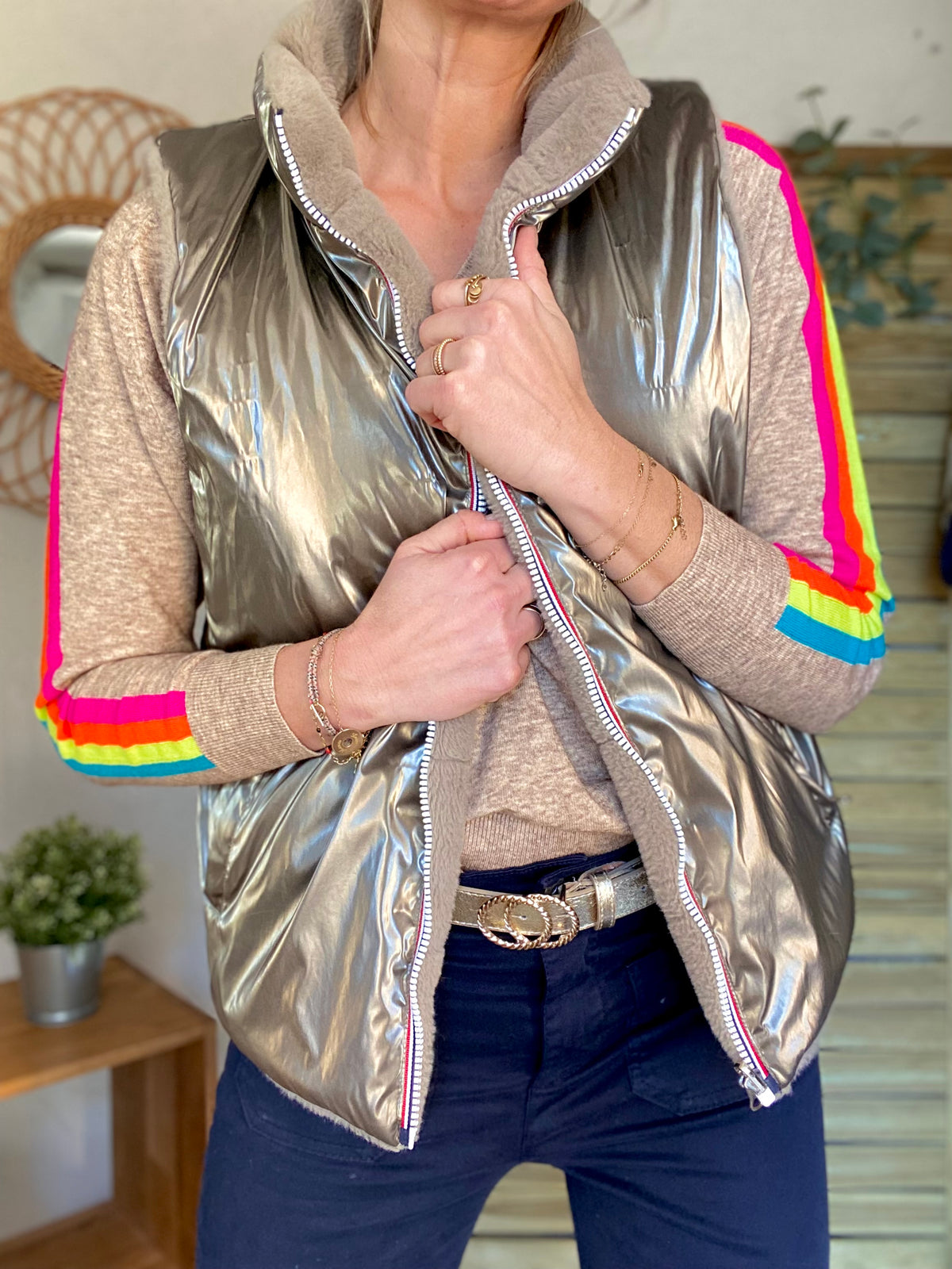 Pull fin avec bandes colorées, col V - RAINBOW 🌈 Taupe chiné - FIN DE SÉRIE