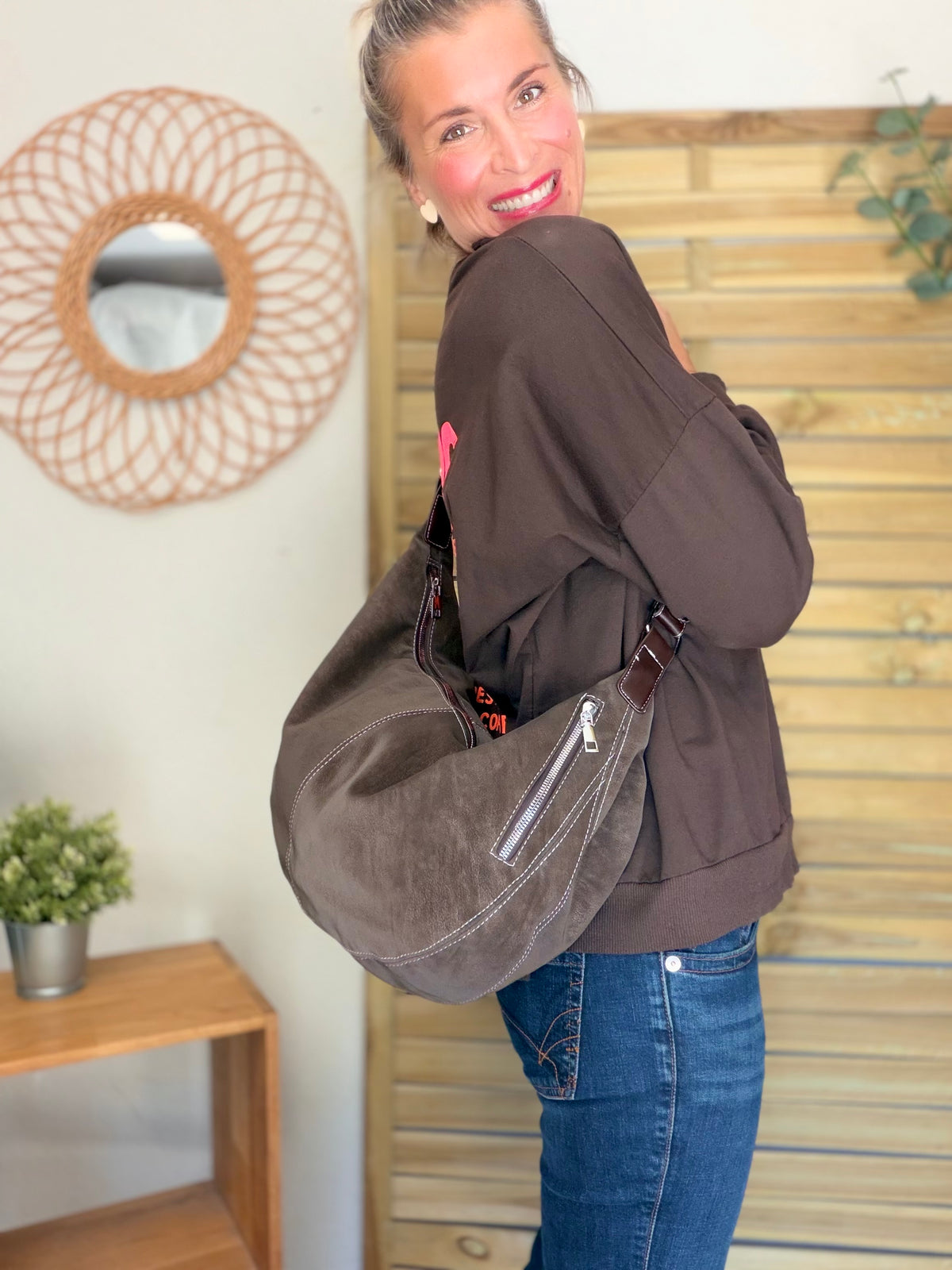 Sac besace XXL en simili cuir brossé - HAROLD Chocolat