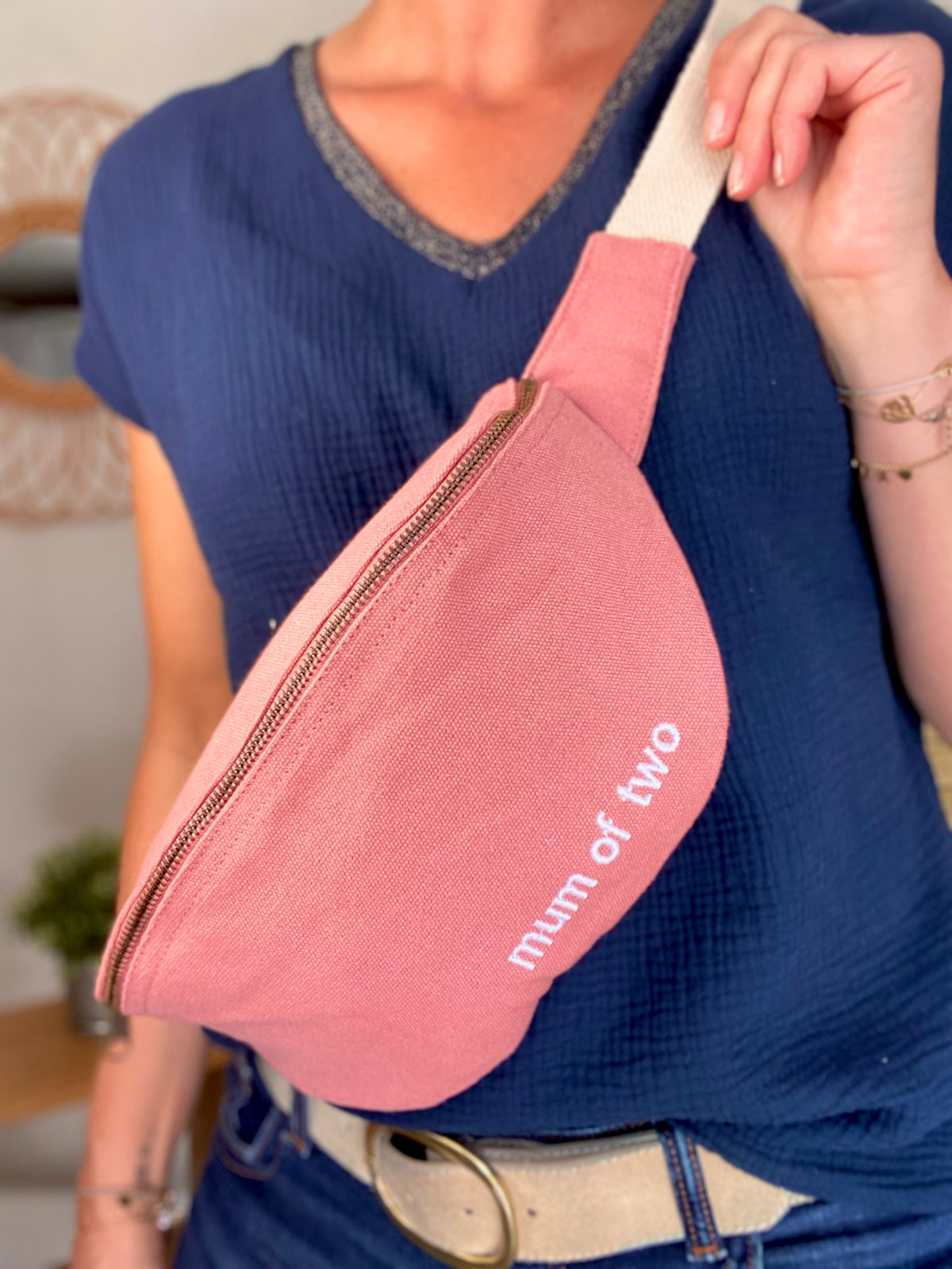 Sac banane en toile MUM OF - Rose - FAMILY IMPACT STORIES - FIN DE SÉRIE