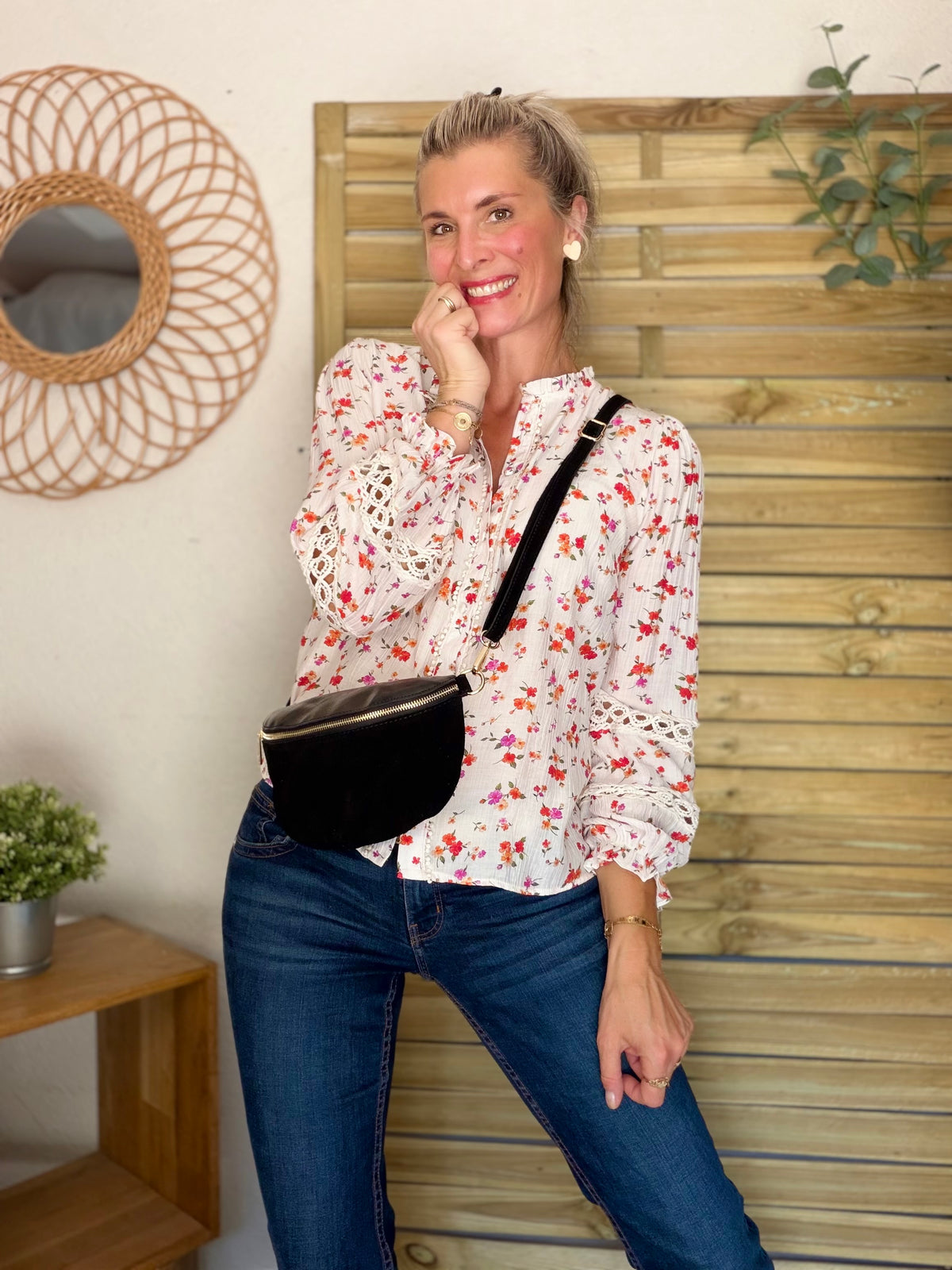 Sac banane M bi-matière en cuir irisé et velours 24cm - POLLY- Noir • FIN DE SÉRIE