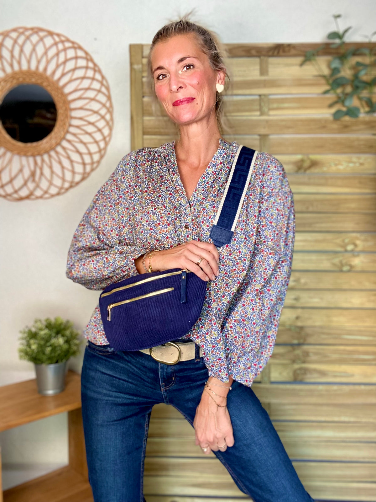 Sac banane L en velours côtelé 2 zips et sangle fantaisie - ASHLY - Bleu marine • FIN DE SÉRIE