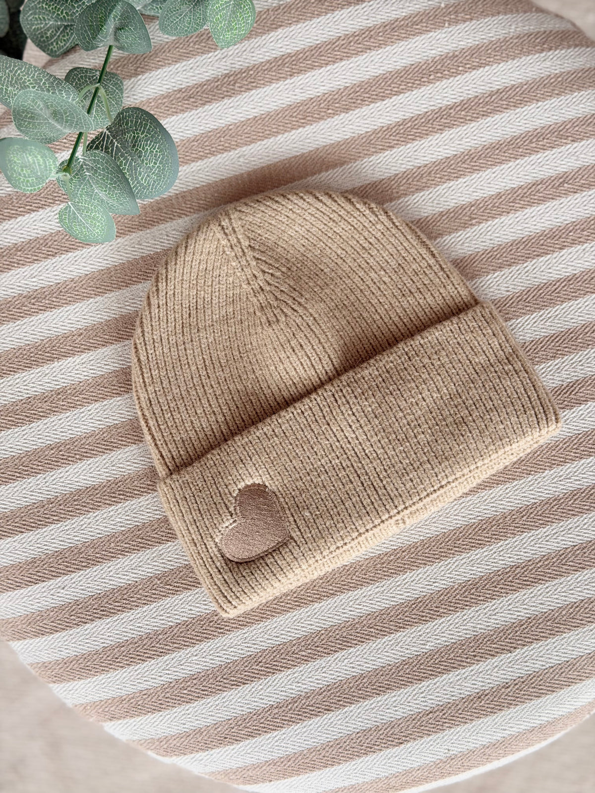 Bonnet avec écusson cœur ARTHUR (Femme et enfant) - FIN DE SÉRIE