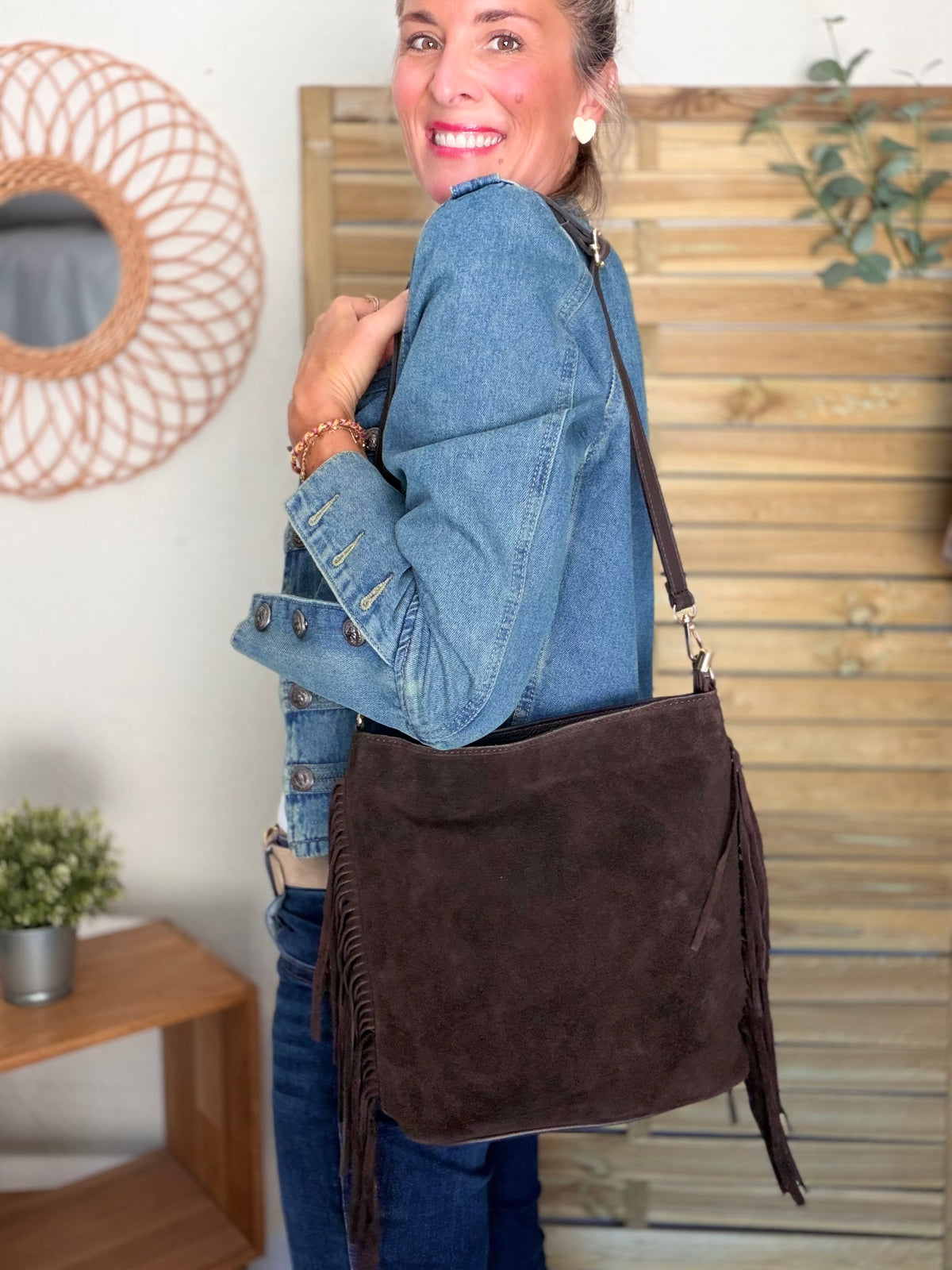 Sac seau en cuir daim avec franges KYLIE - Chocolat