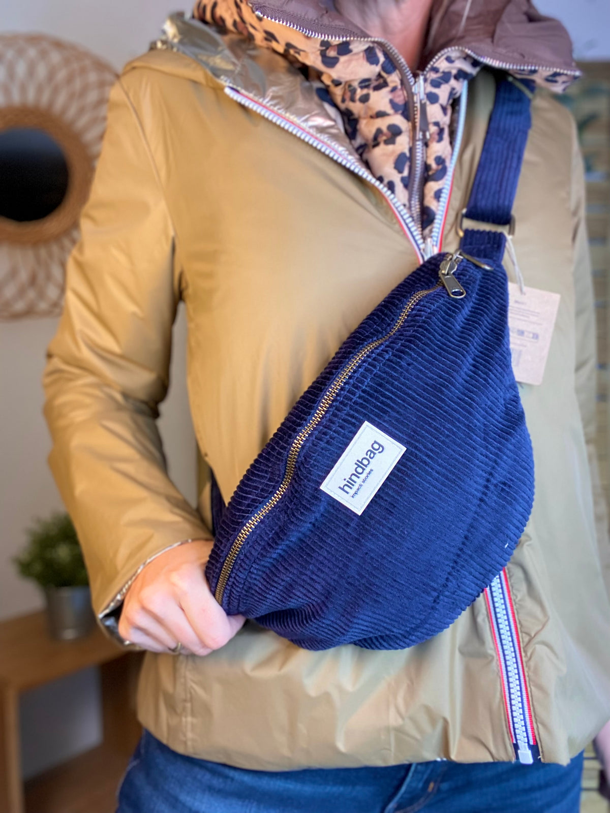 HINDBAG SASHA - Sac banane  Velours Marine
