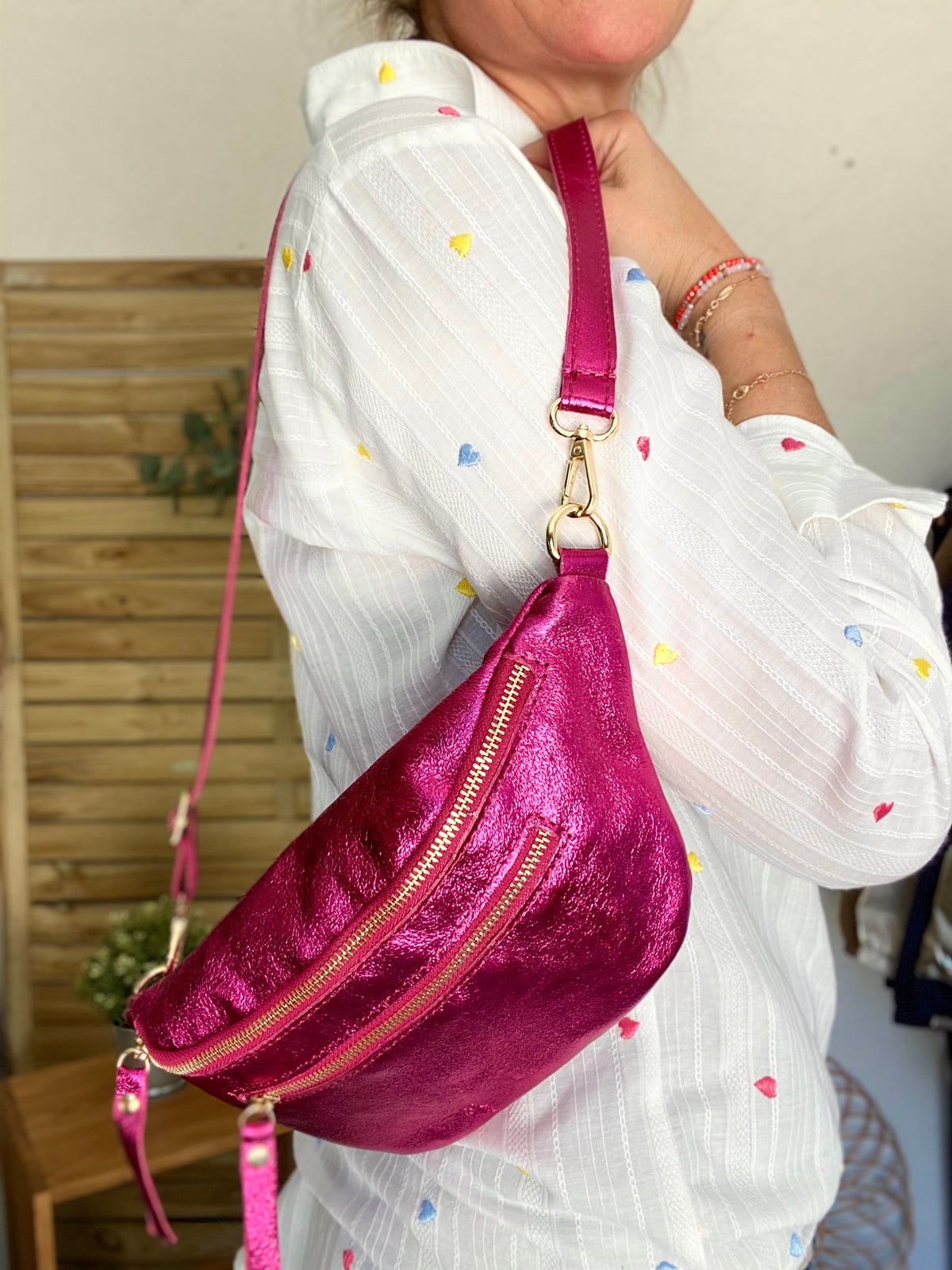 Sac banane en cuir irisé ERYN - Fuschia (9 coloris)