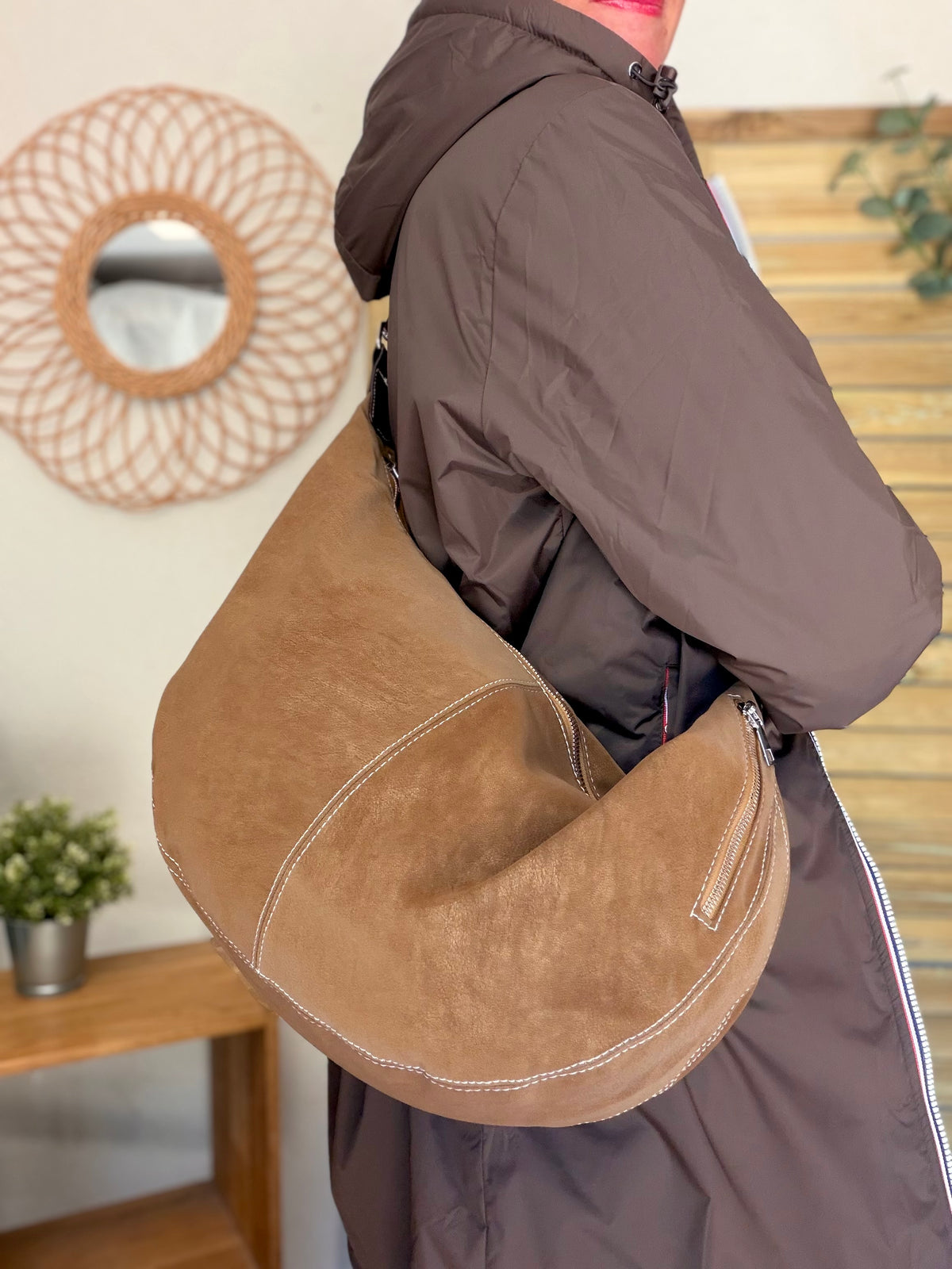 Sac besace XXL en simili cuir brossé - HAROLD Taupe