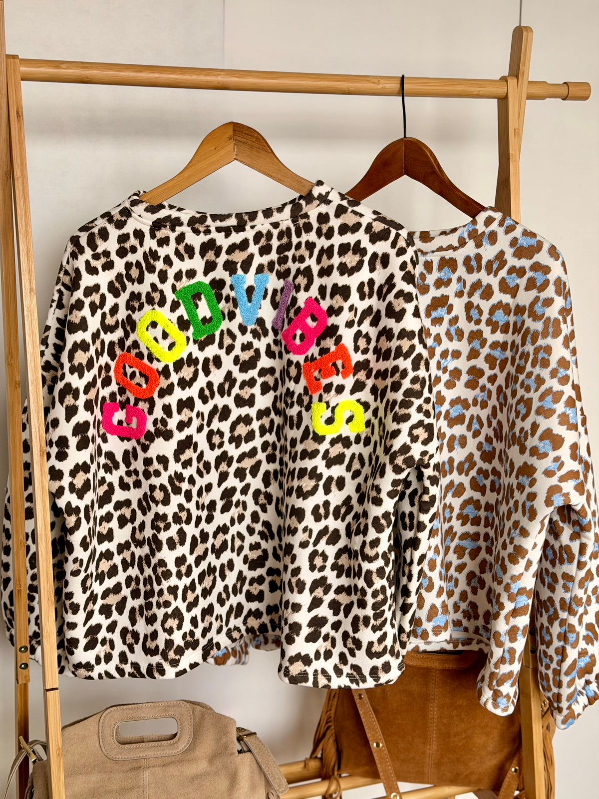 Sweat molleton oversized Léo camel GOOD VIBES - MIKA