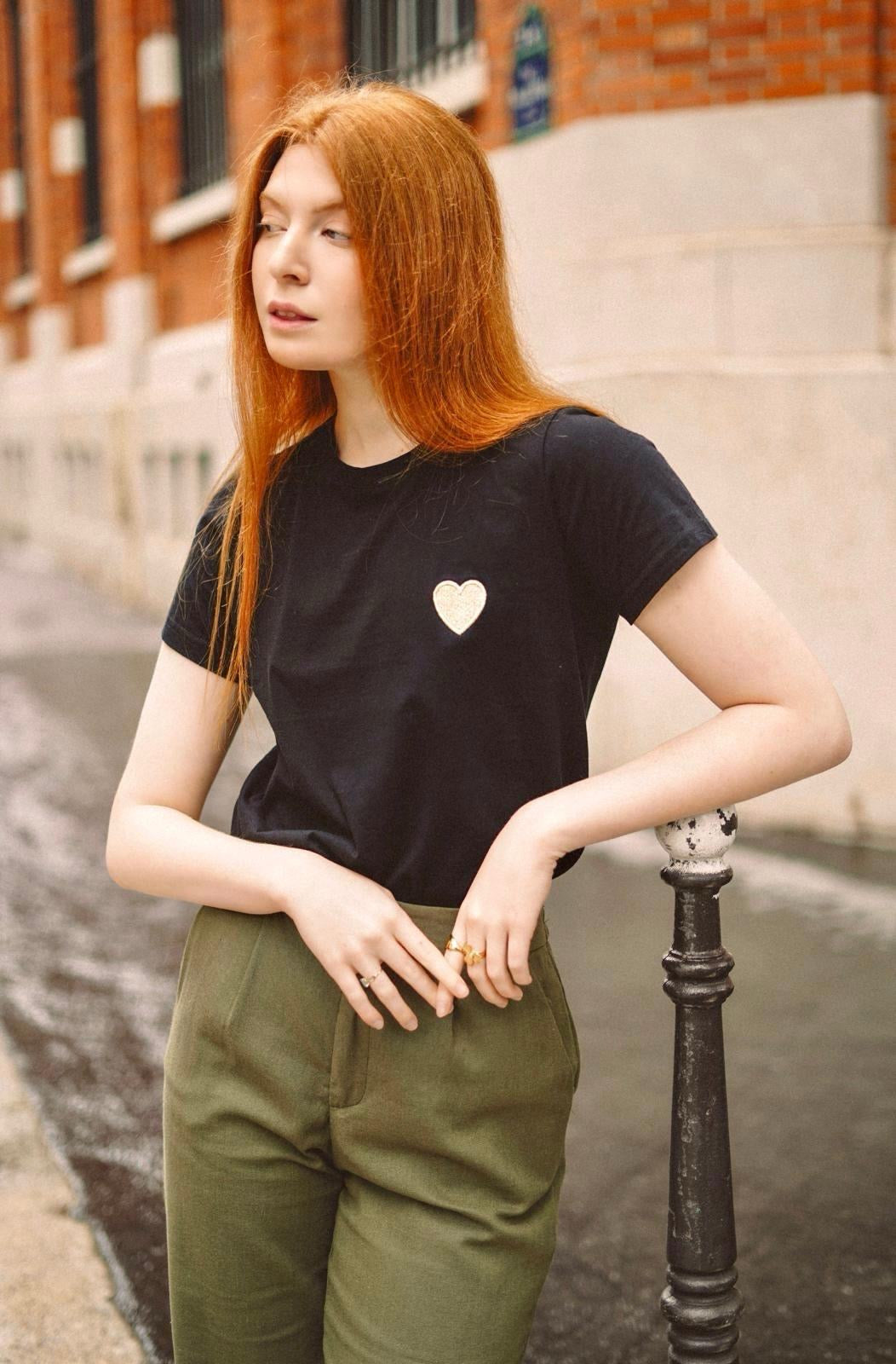 Tee shirt cœur brodé doré 💛 PIA Noir - FIN DE SÉRIE