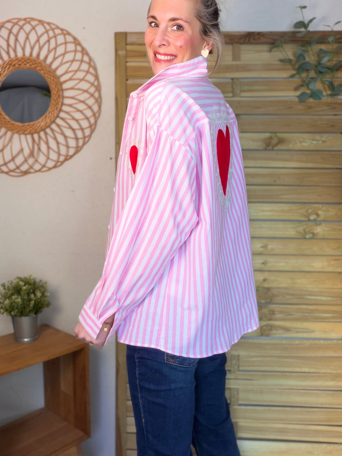 Chemise rose rayée brodée QUE DU LOVE ❤️ SERENA - FIN DE SÉRIE