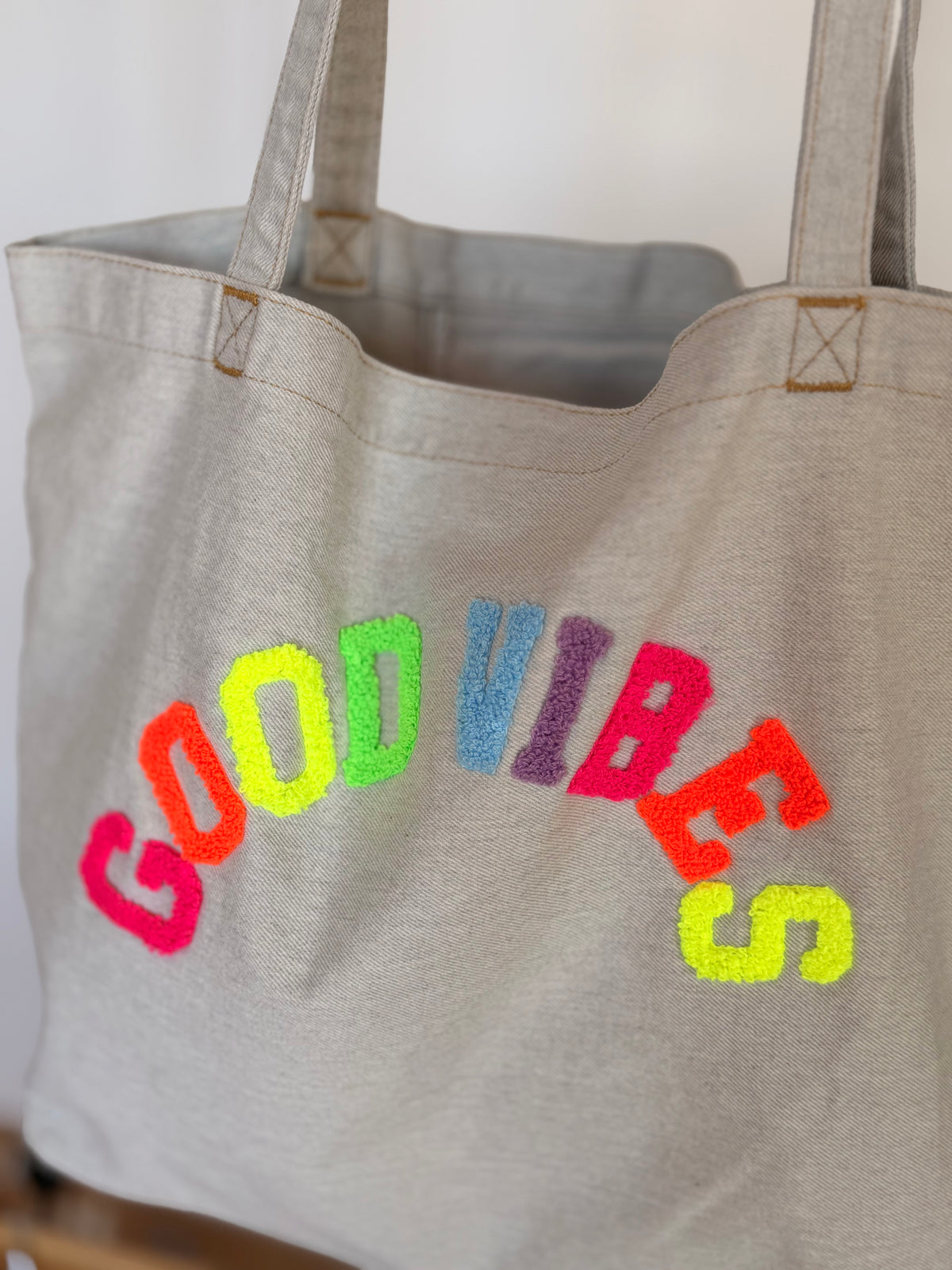 Grand cabas Tote bag GOOD VIBES Jean bleu delavé VANINA - FIN DE SÉRIE