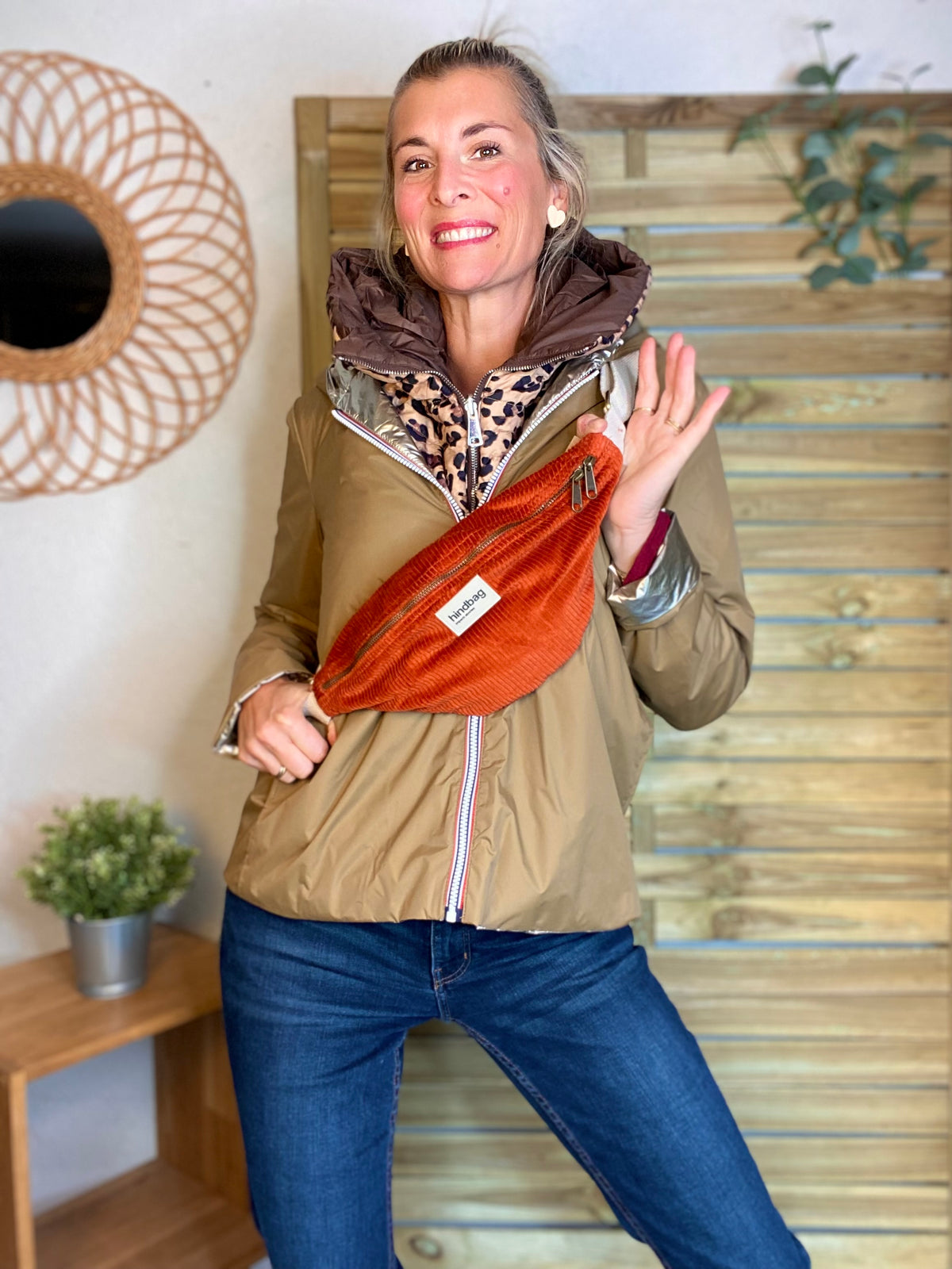 HINDBAG OLIVIA - Sac banane Velours Brique
