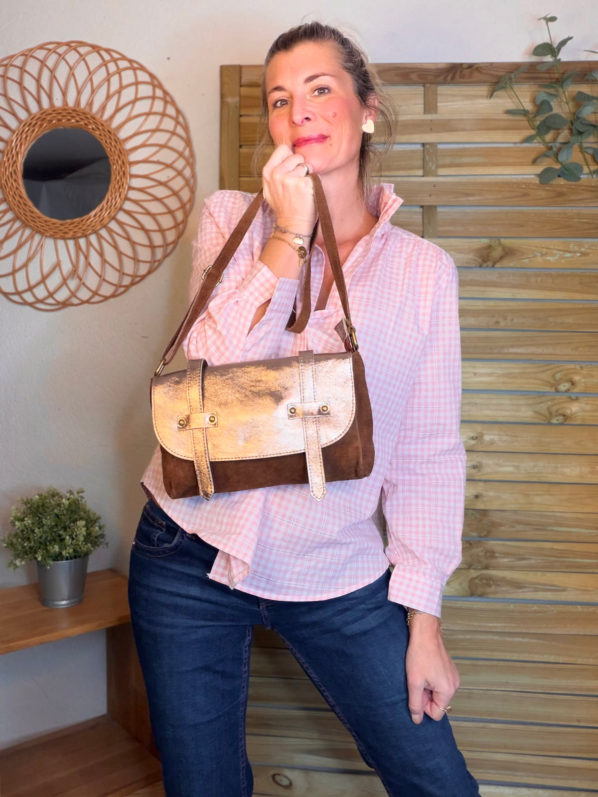Sac bandoulière en cuir daim et irisé ESMÉE - Choco / Bronze
