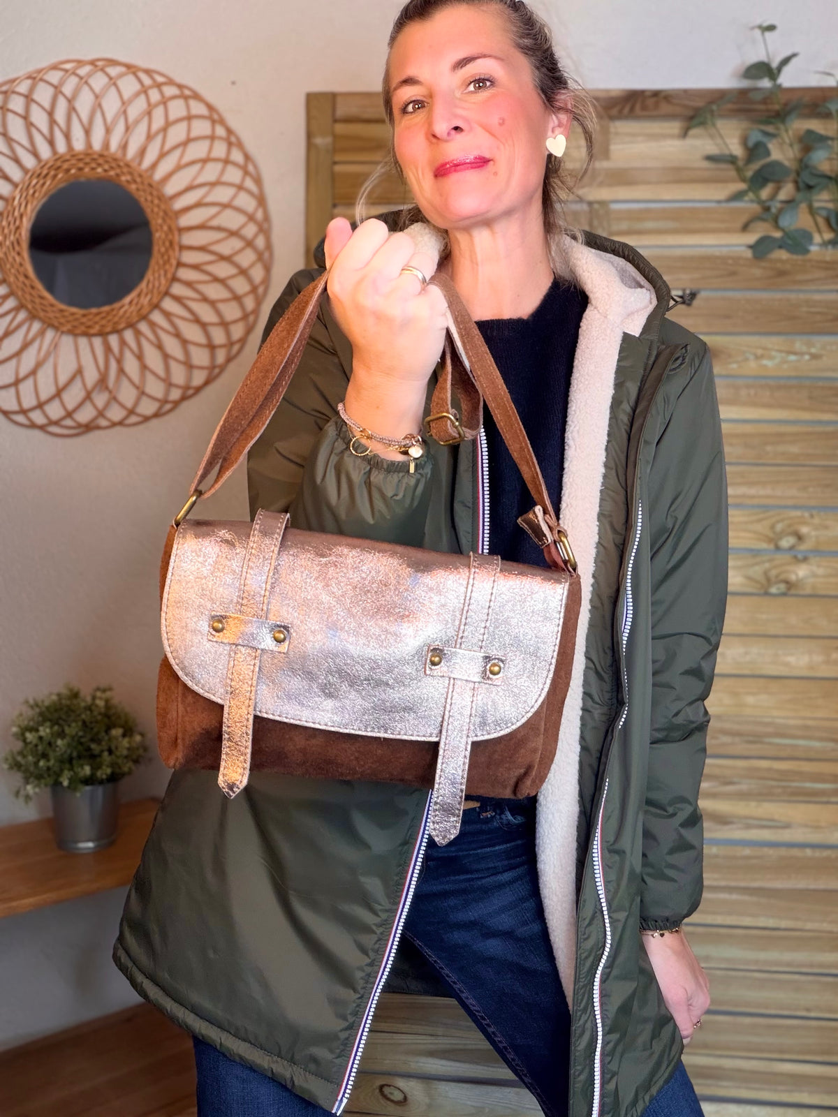 Sac bandoulière en cuir daim et irisé ESMÉE - Choco / Bronze