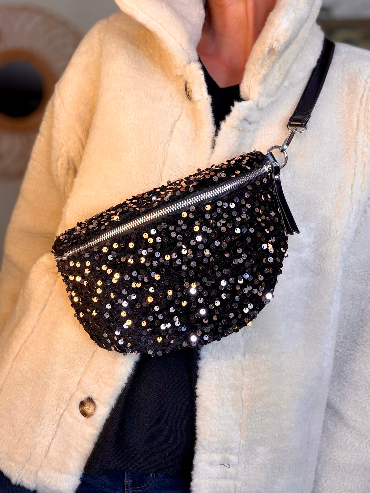 ⚡️ ARRIVAGE - Sac banane velours à sequins CARLY - Noir / doré rosé