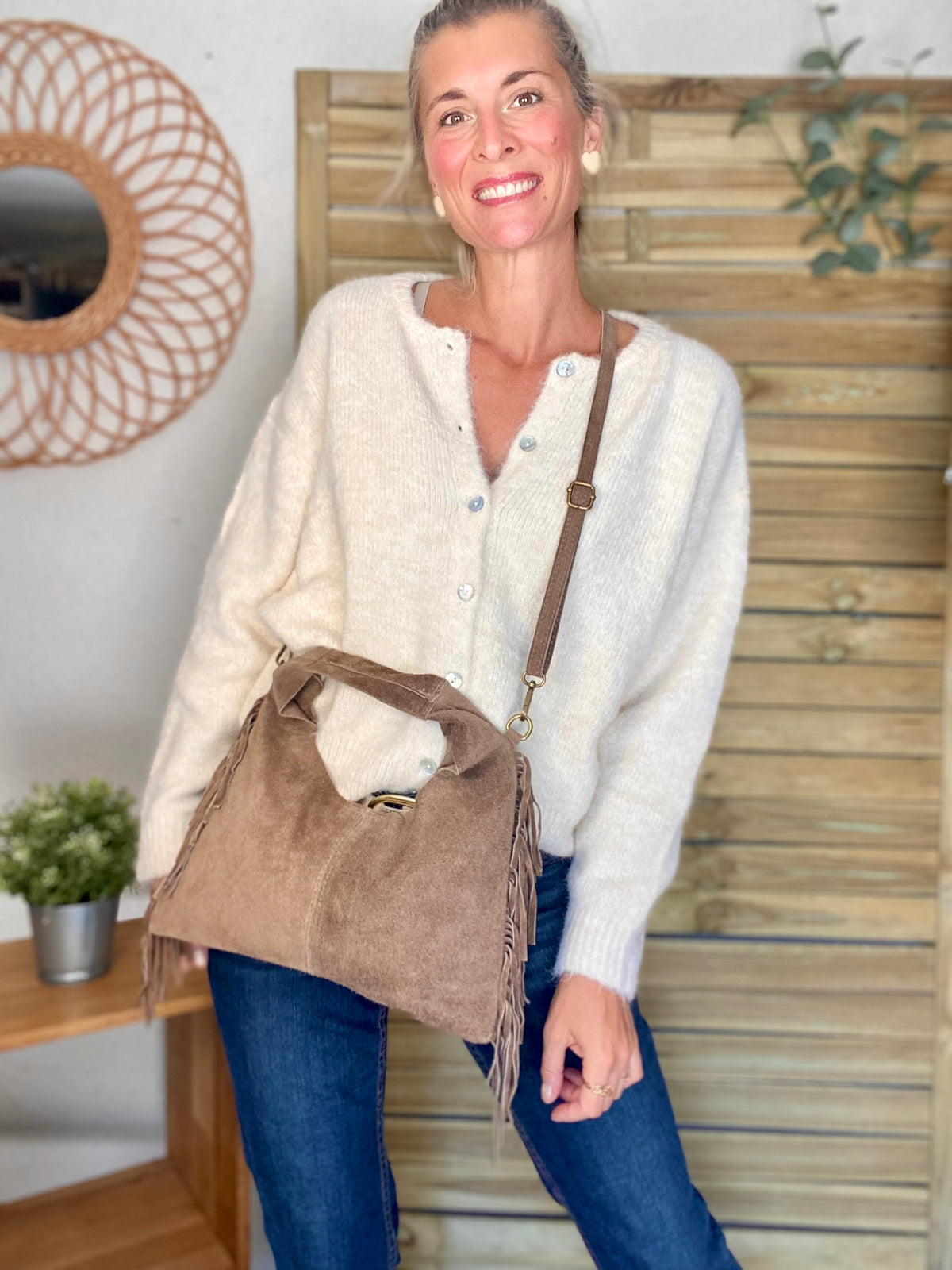Sac hobo en cuir daim avec franges AARON - Beige taupe - DÉSTOCKAGE
