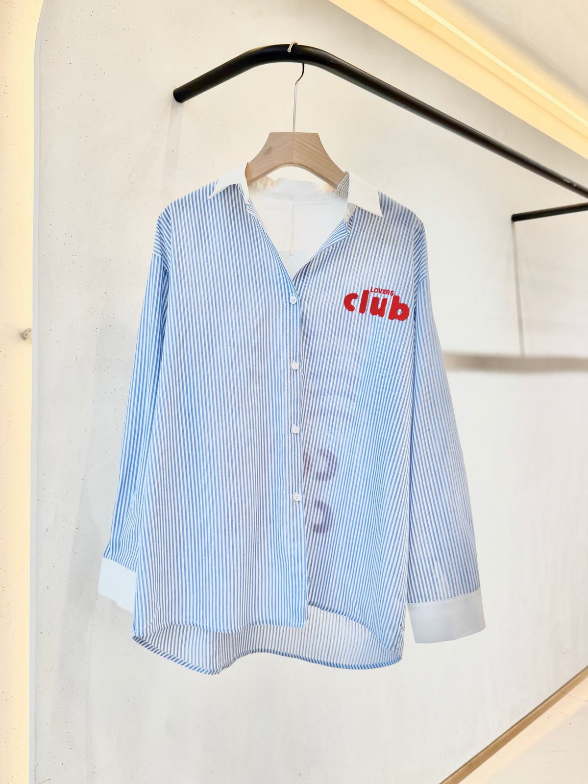 Chemise bleue rayée brodée CAFÉ LOVERS CLUB - LISA - FIN DE SÉRIE