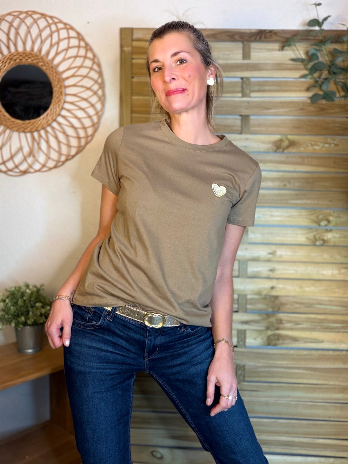 Tee shirt cœur brodé doré 💛 PIA Kaki - FIN DE SÉRIE