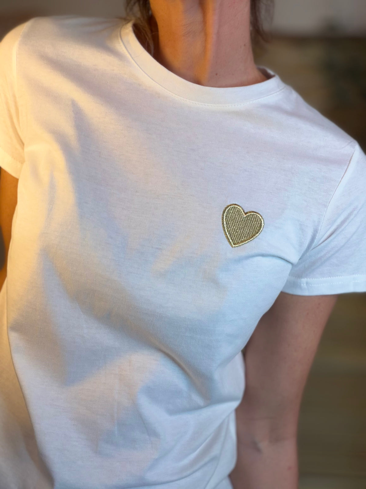 Tee shirt cœur brodé doré 💛 PIA Blanc - FIN DE SÉRIE