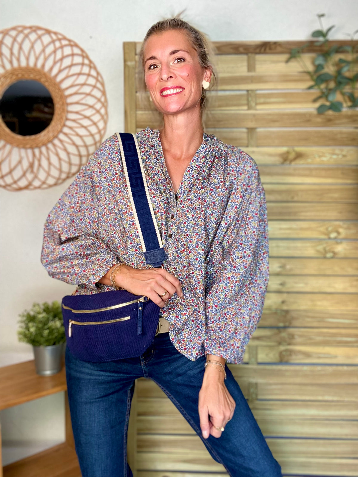 Sac banane L en velours côtelé 2 zips et sangle fantaisie - ASHLY - Bleu marine • FIN DE SÉRIE