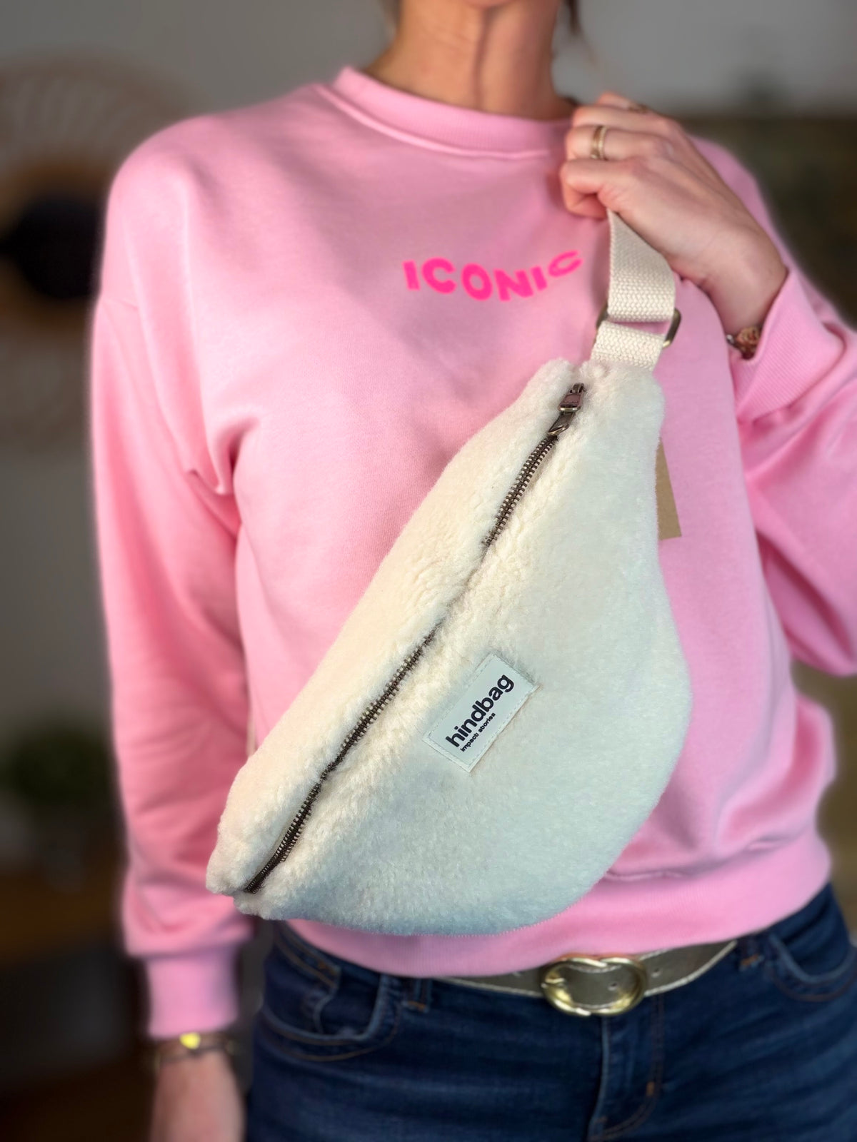 HINDBAG OLIVIA - Sac banane Teddy arctique (moumoute)