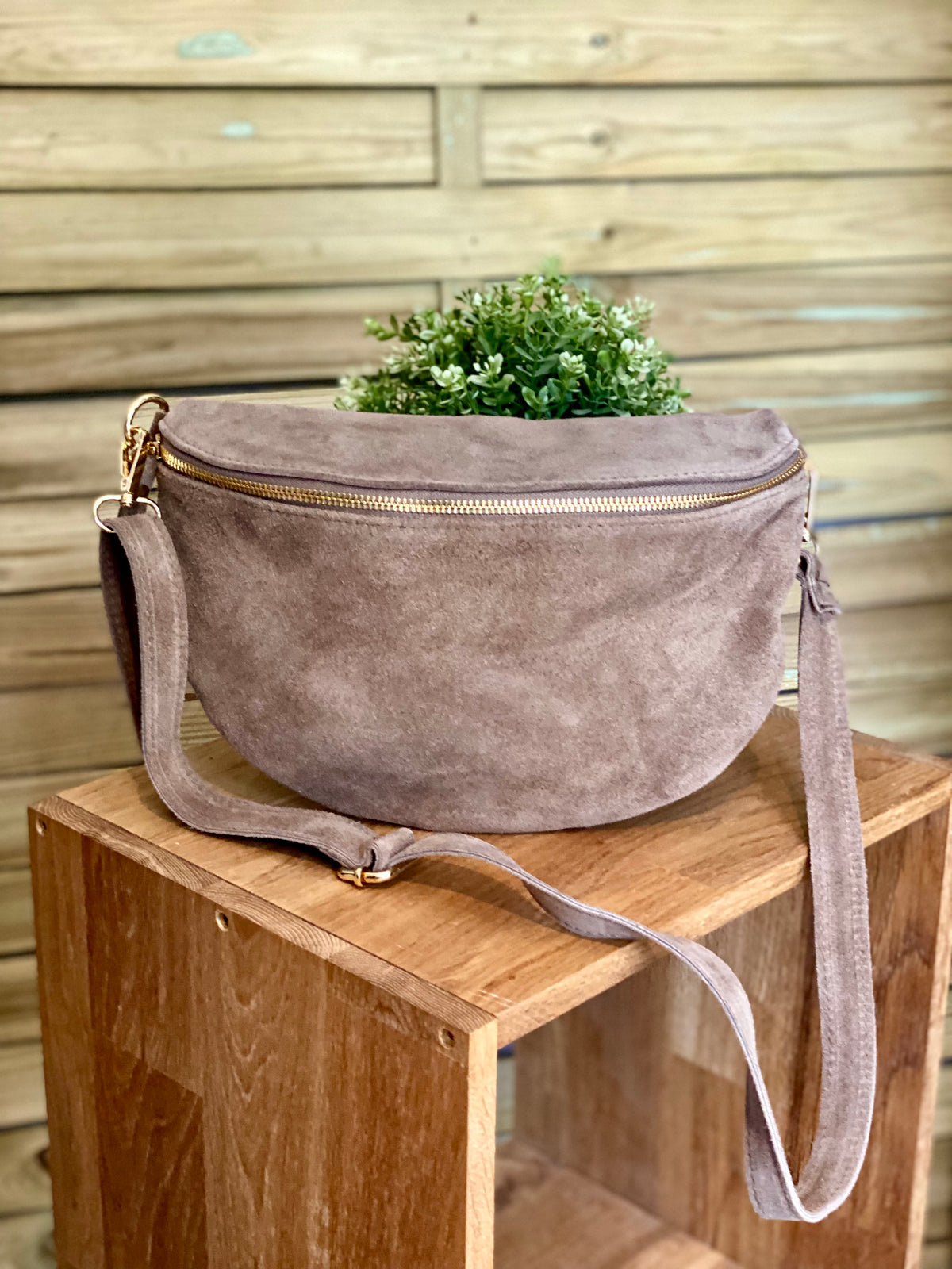 Sac banane XL en cuir velours 30cm JUDY - Taupe