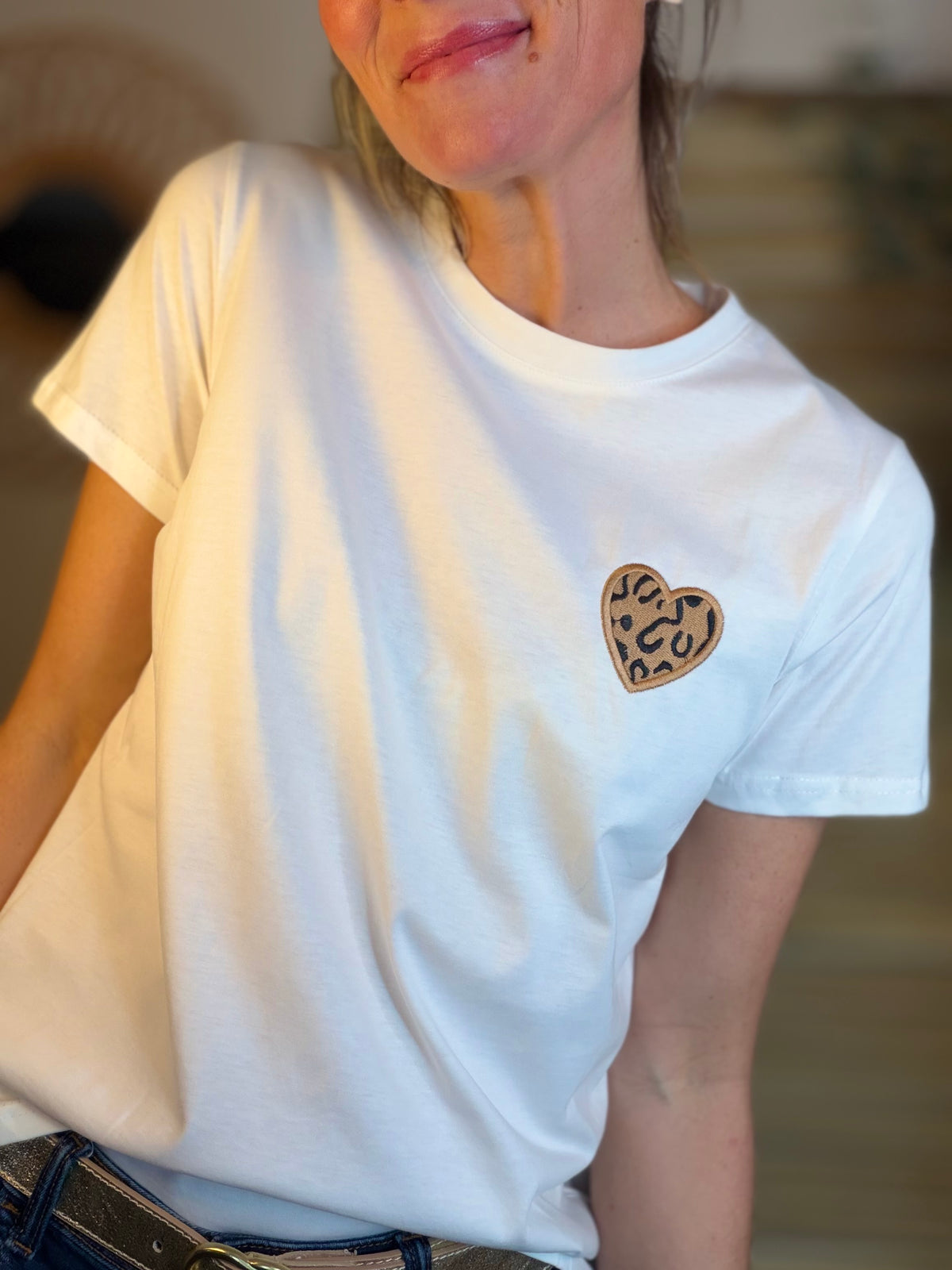 Tee shirt cœur brodé Léo 🐆 MONA Blanc - FIN DE SÉRIE