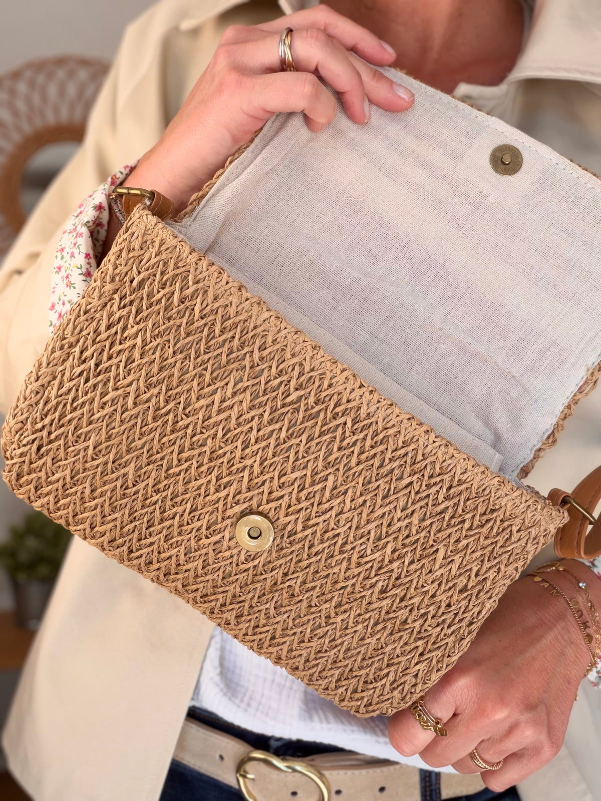 Sac à main avec pompon en raphia ISORA Camel - FIN DE SÉRIE