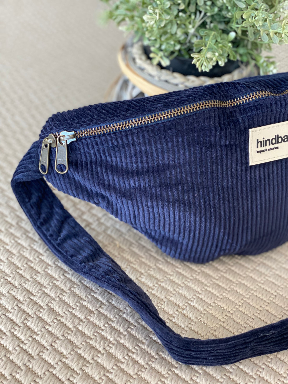 HINDBAG SASHA - Sac banane  Velours Marine