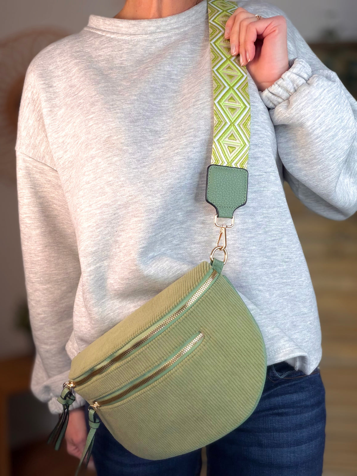 Sac banane en velours côtelé, sangle fantaisie - KATY - Vert sauge - FIN DE SÉRIE