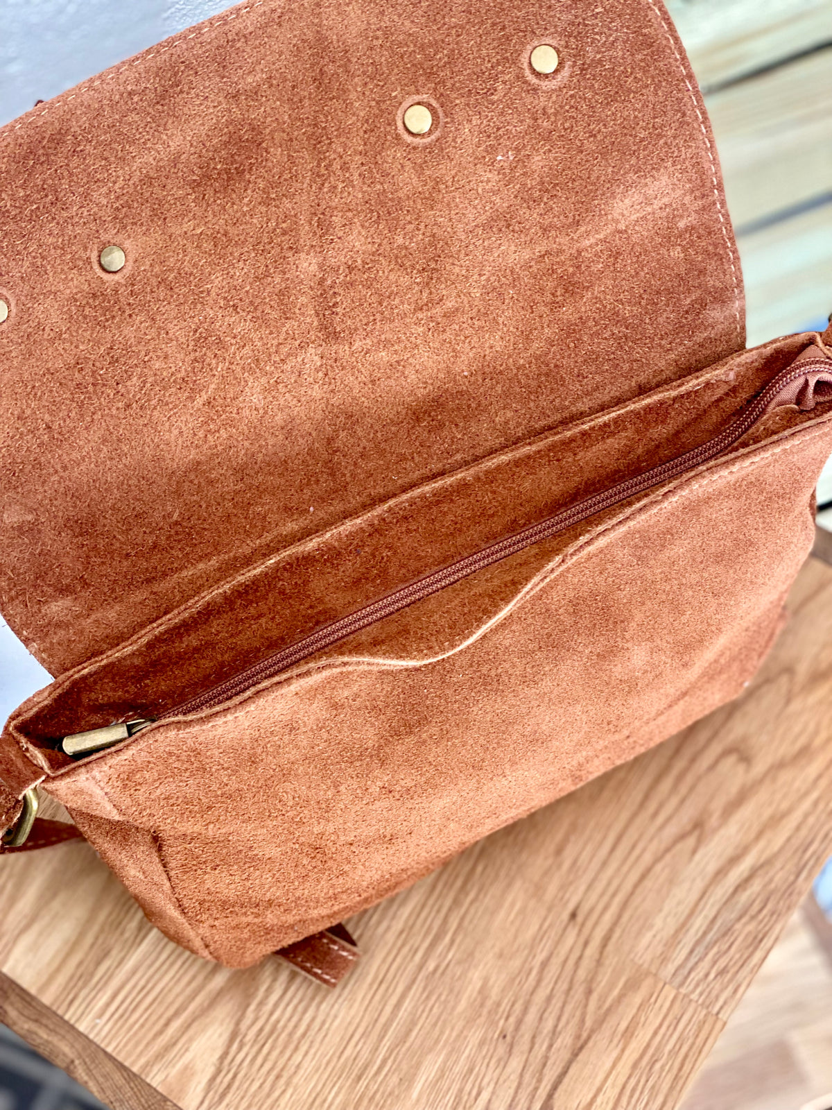 Sac bandoulière en cuir daim et irisé ESMÉE - Bronze / Camel