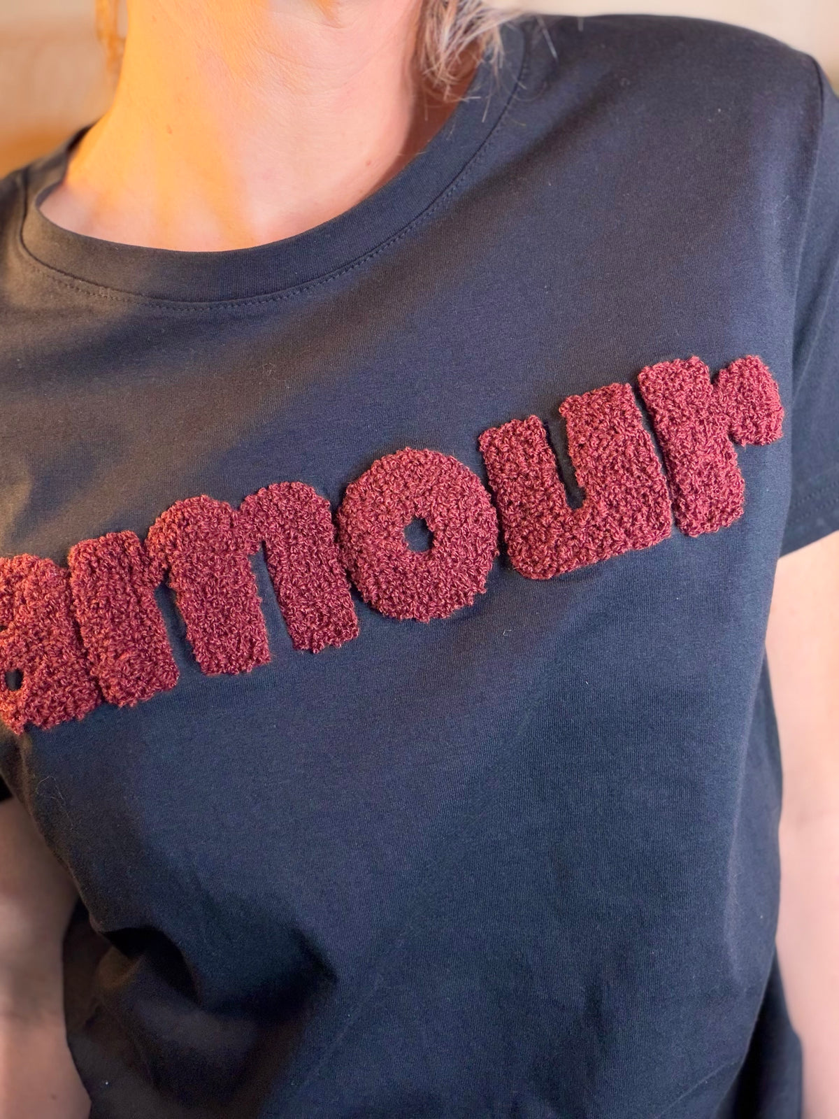 Tee shirt amour MAÏA Noir/Bordeaux - FIN DE SÉRIE
