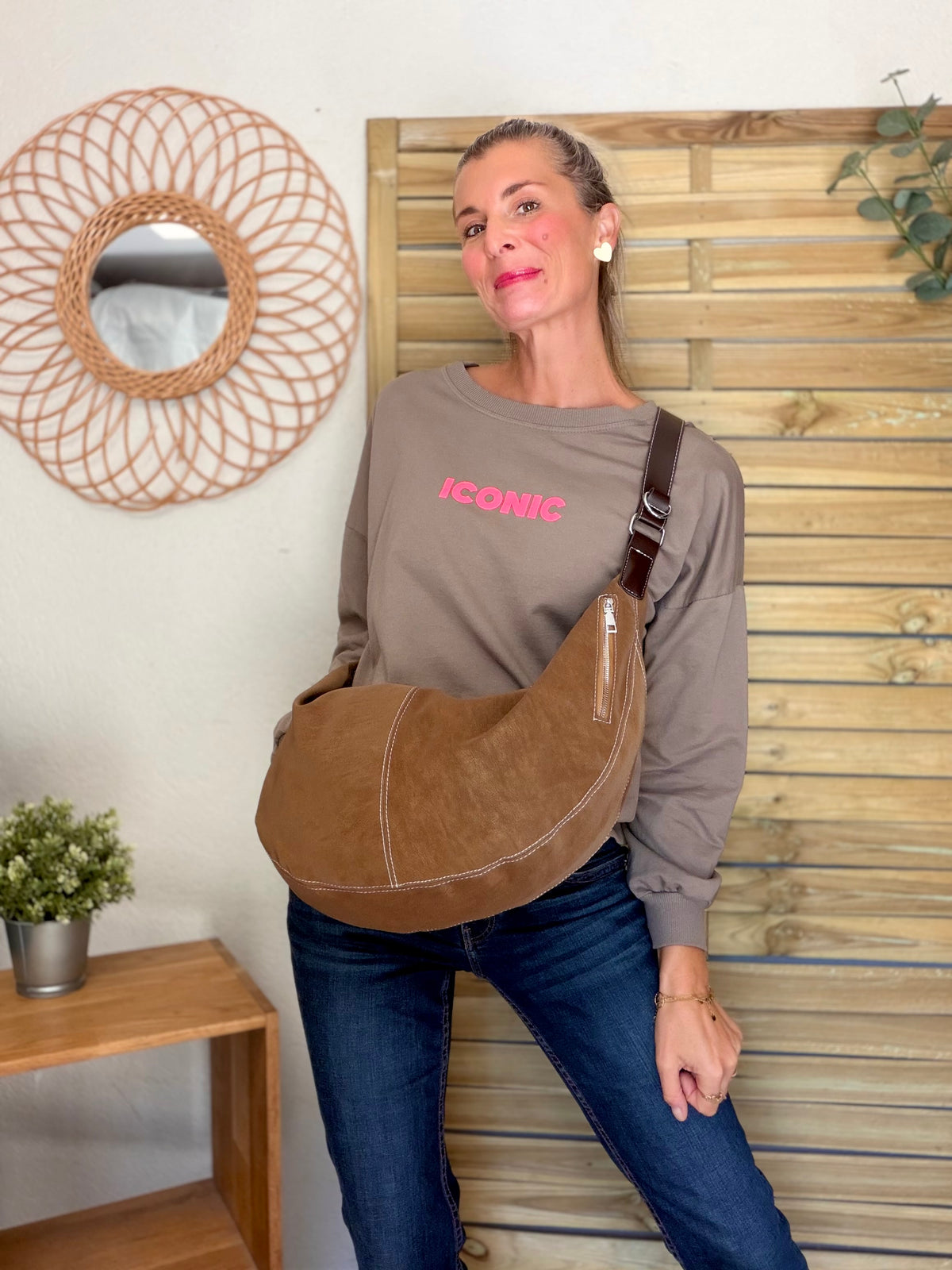 Sac besace XXL en simili cuir brossé - HAROLD Taupe