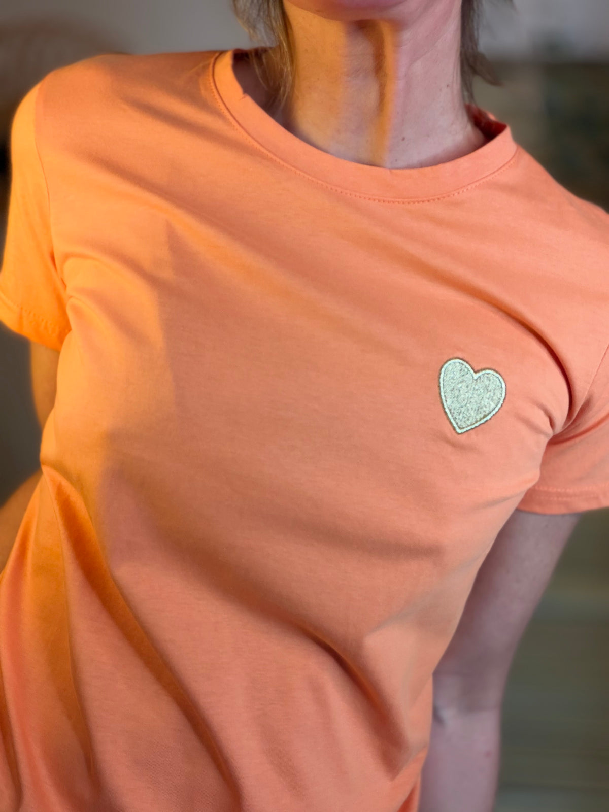 Tee shirt cœur brodé doré 💛 PIA Orange - FIN DE SÉRIE