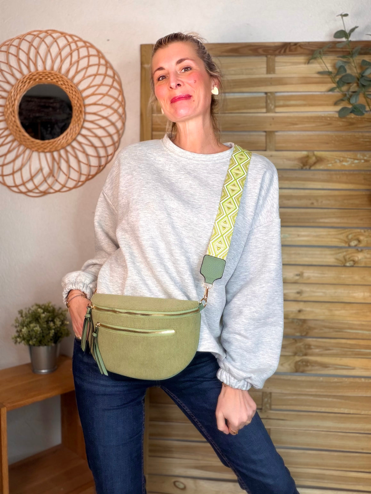 Sac banane en velours côtelé, sangle fantaisie - KATY - Vert sauge - FIN DE SÉRIE