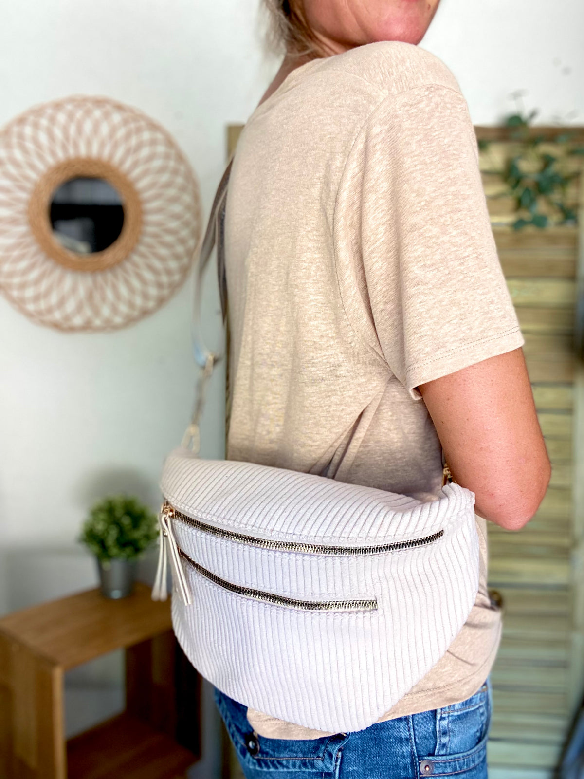 Sac banane XL en velours côtelé 2 zips et sangle fantaisie - WENDY - Beige clair
