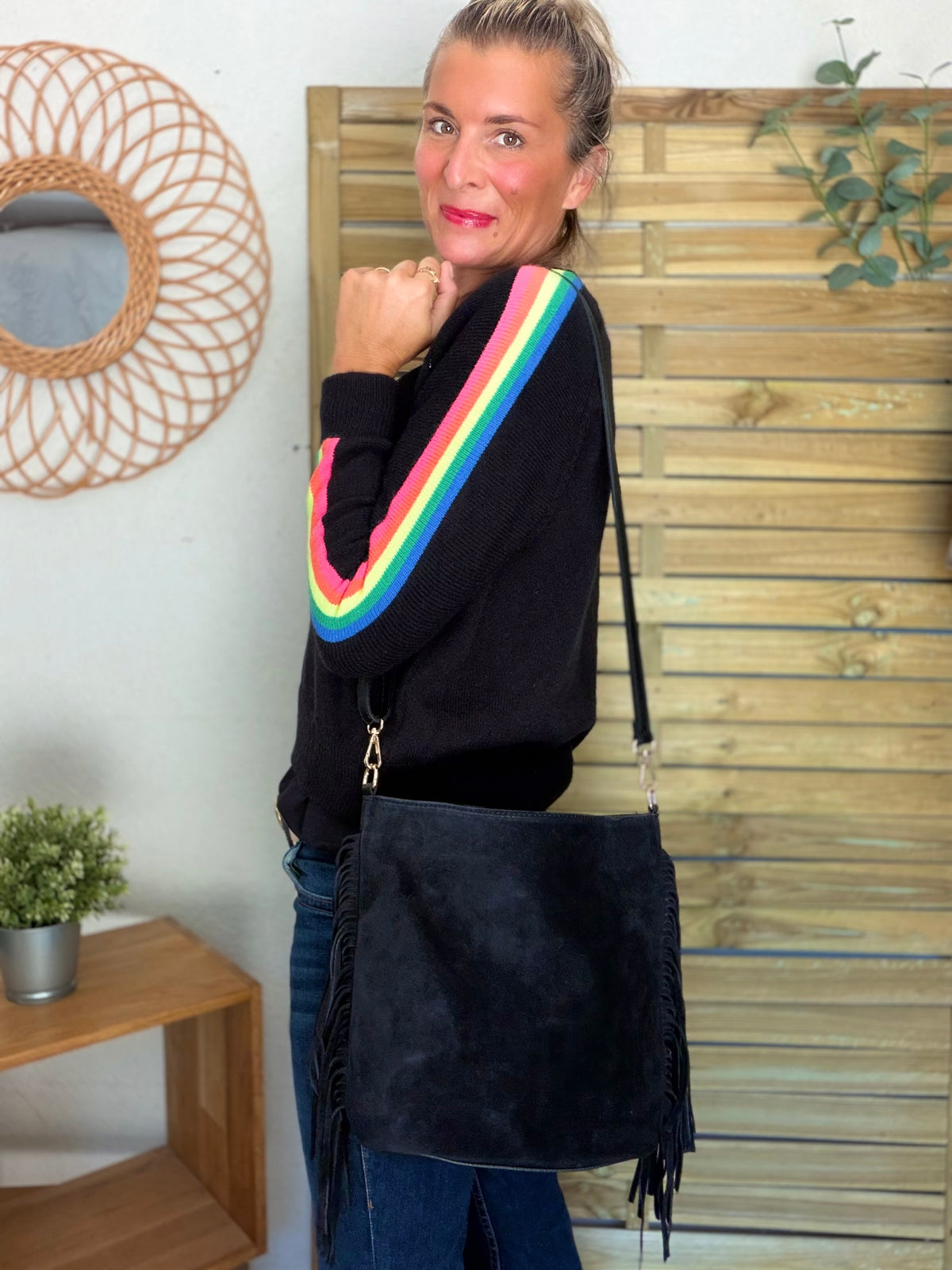 Sac seau en cuir daim avec franges KYLIE - Noir