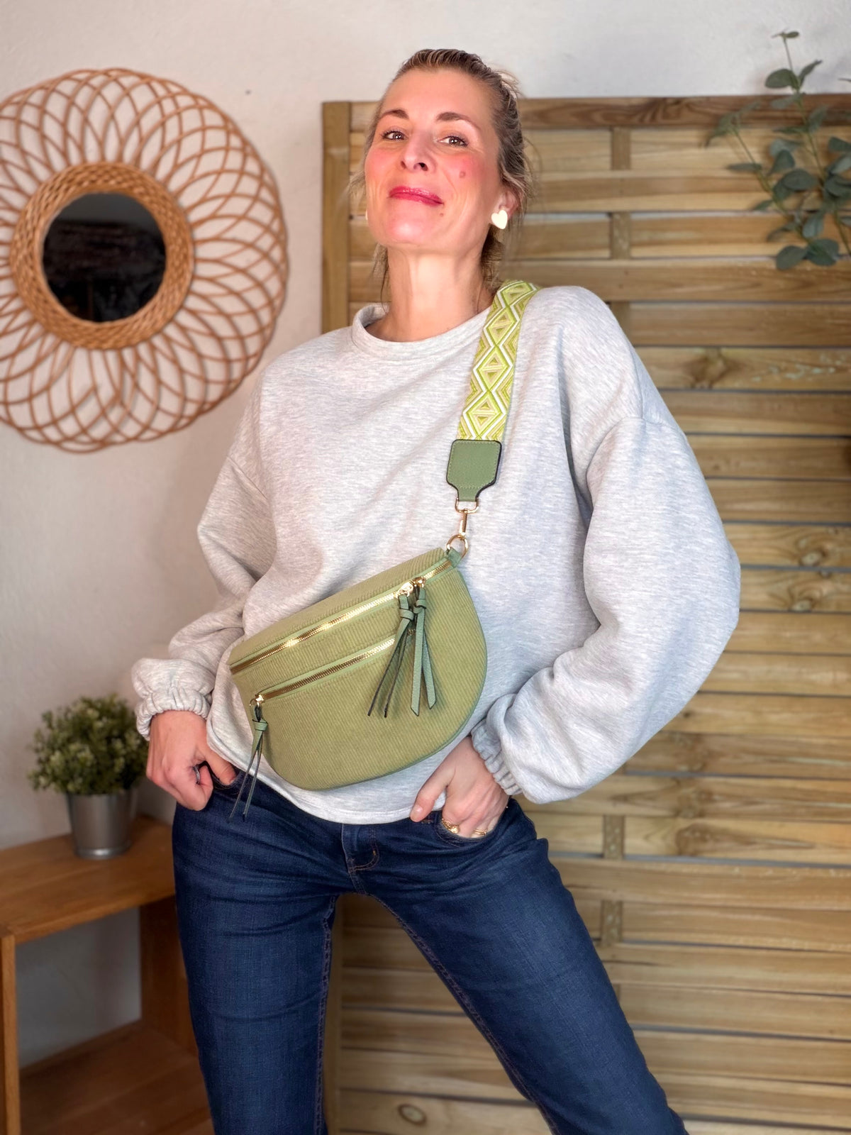 Sac banane en velours côtelé, sangle fantaisie - KATY - Vert sauge - FIN DE SÉRIE