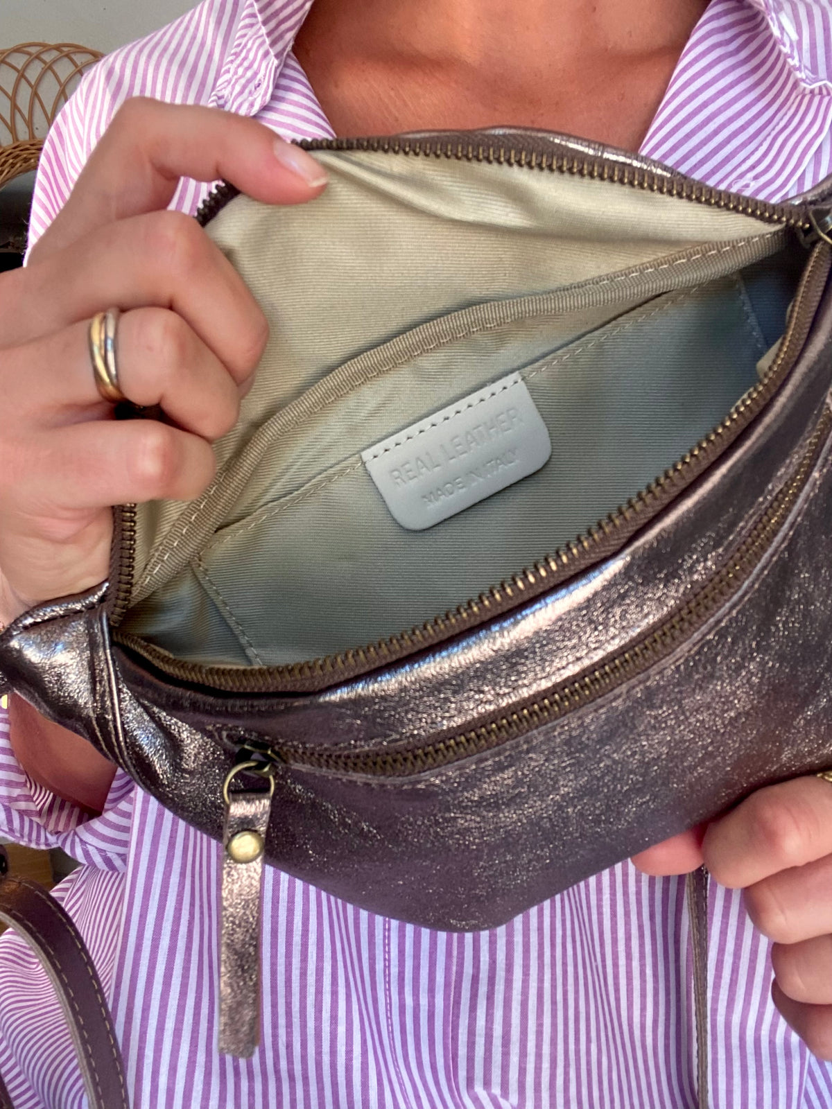 Sac banane en cuir irisé double poche - OPALE - Bronze / Laiton