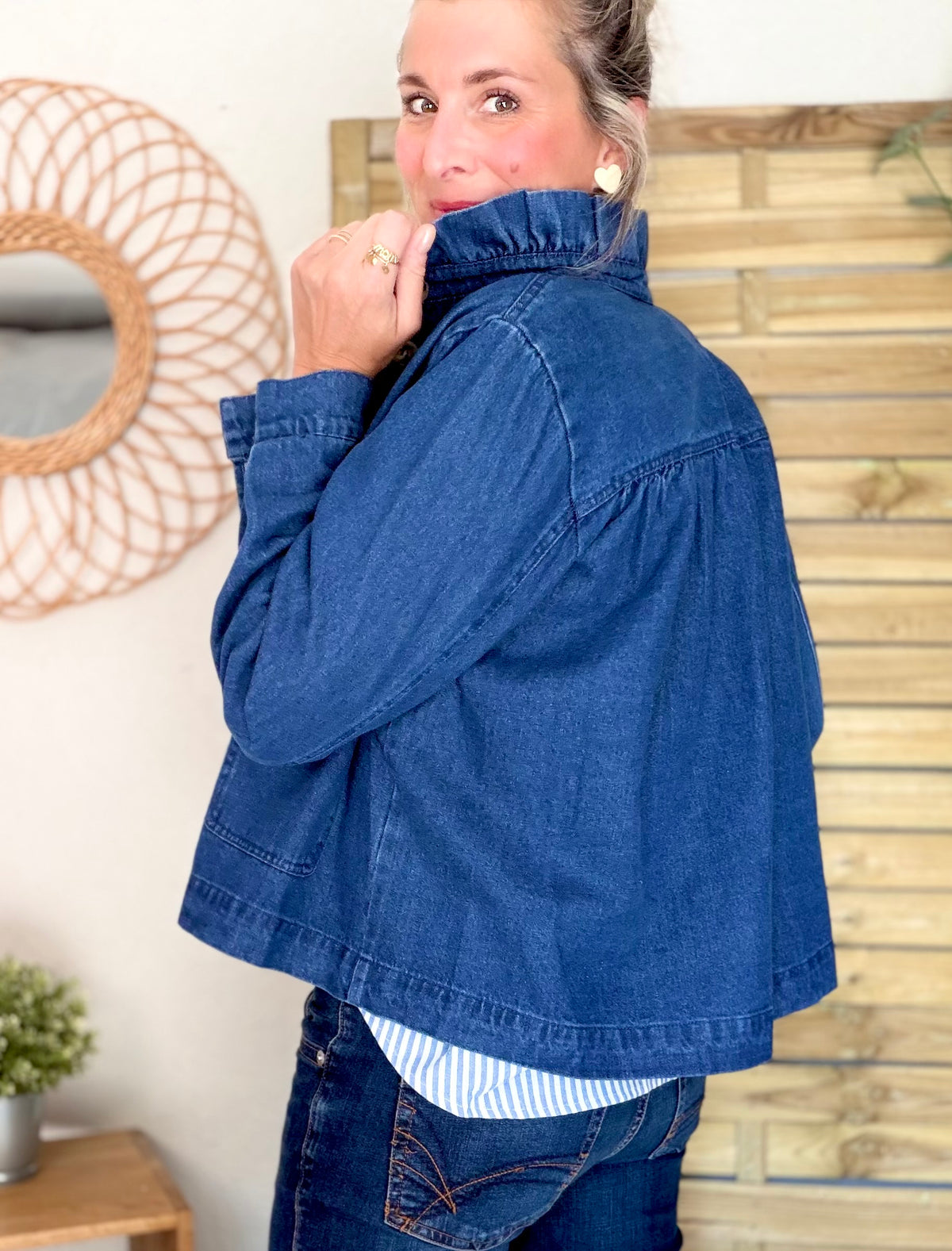 Veste courte légère col volanté JUNON Jean brut