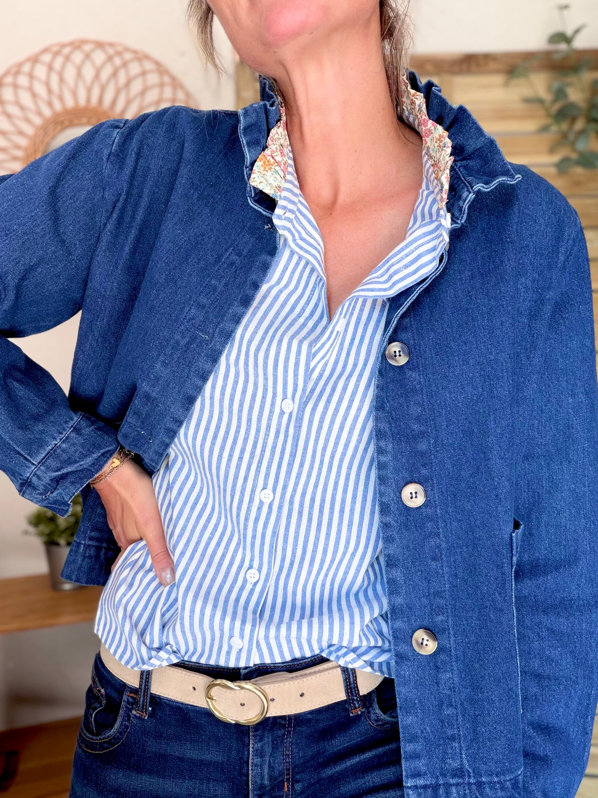 Veste courte légère col volanté JUNON Jean brut