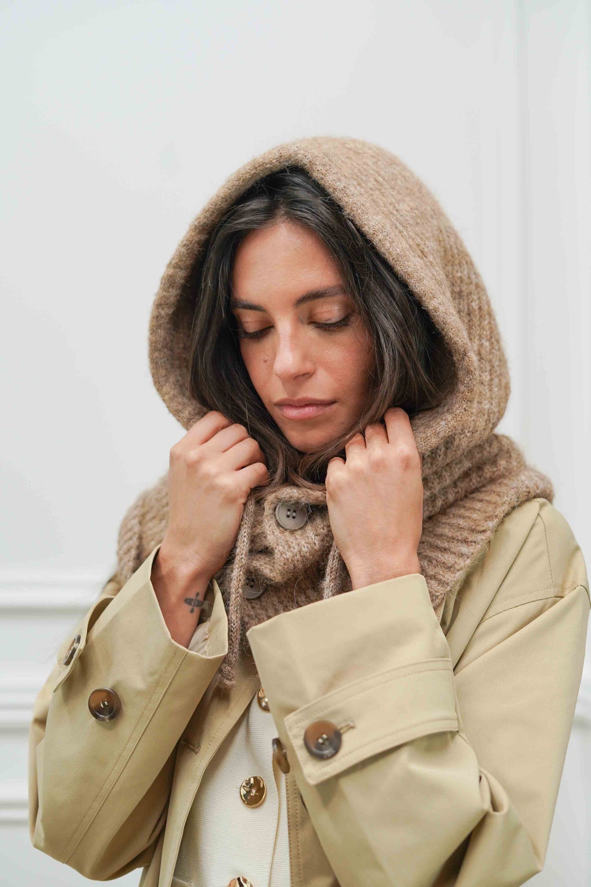 Col cagoule LORIE en maille avec boutons - Taupe