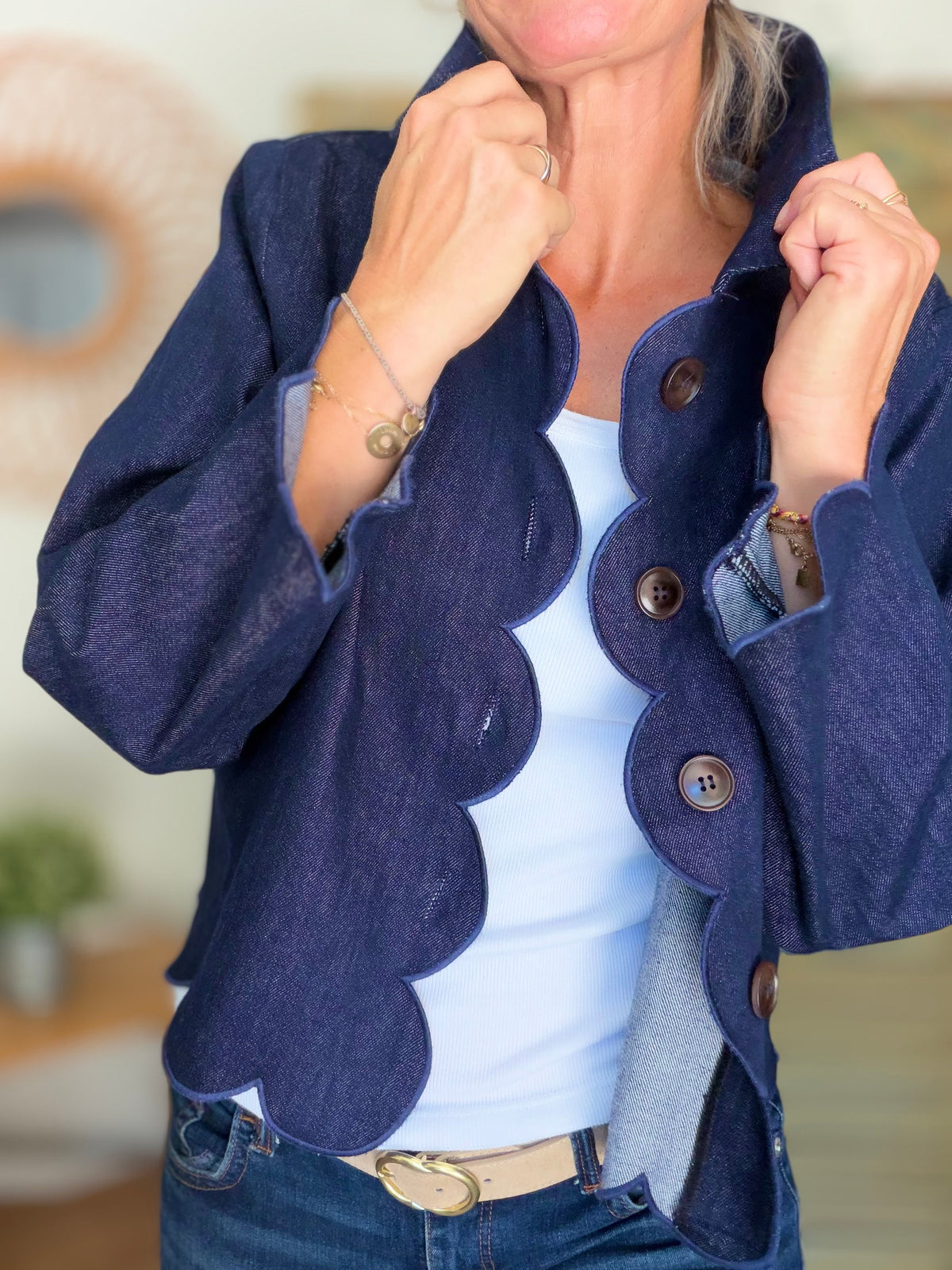 Veste courte à bords festonnés en denim CALISTE - Bleu brut • DÉSTOCKAGE