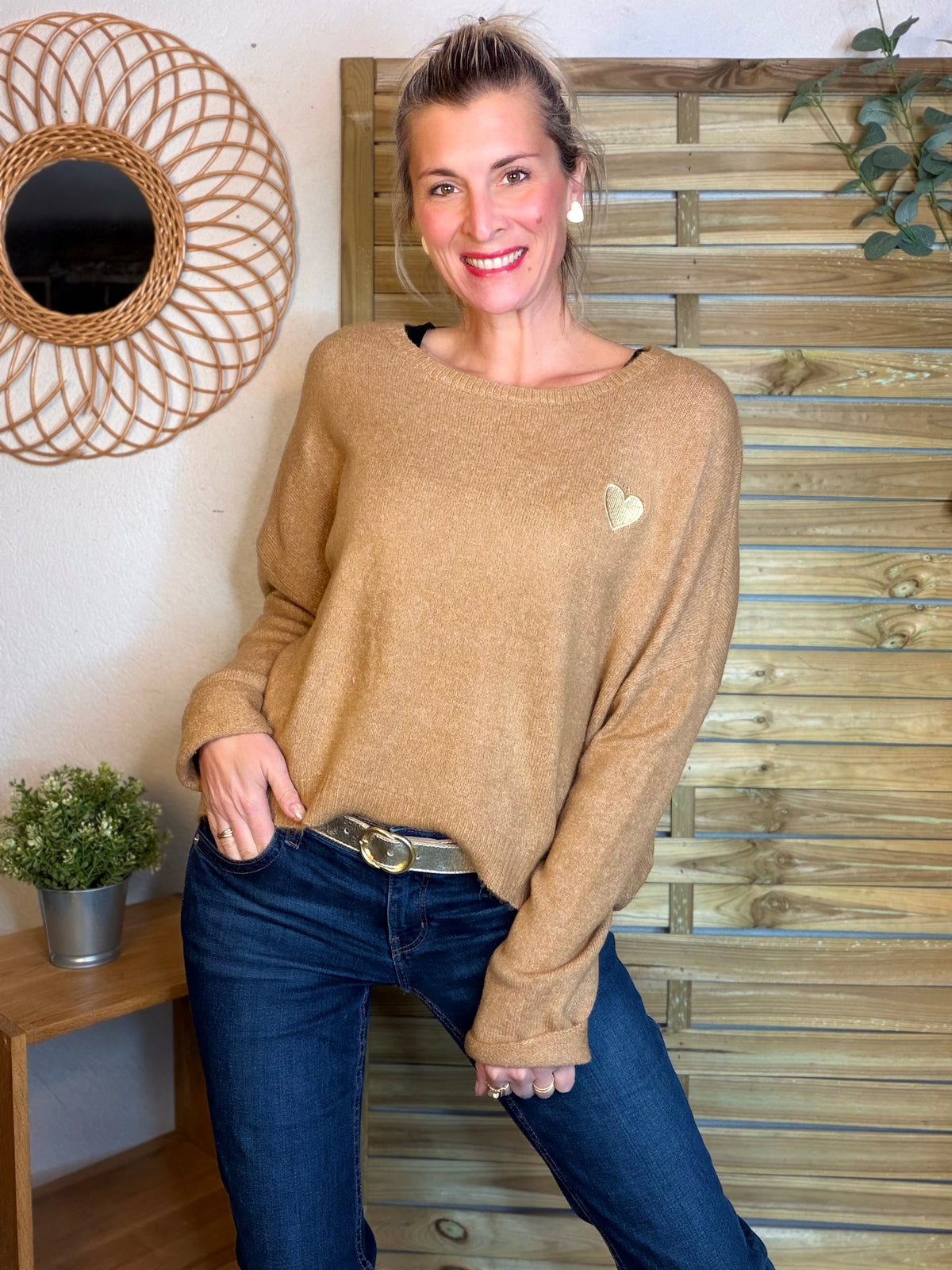 Pull léger en maille cœur doré brodé 💛 MELISSA - Camel