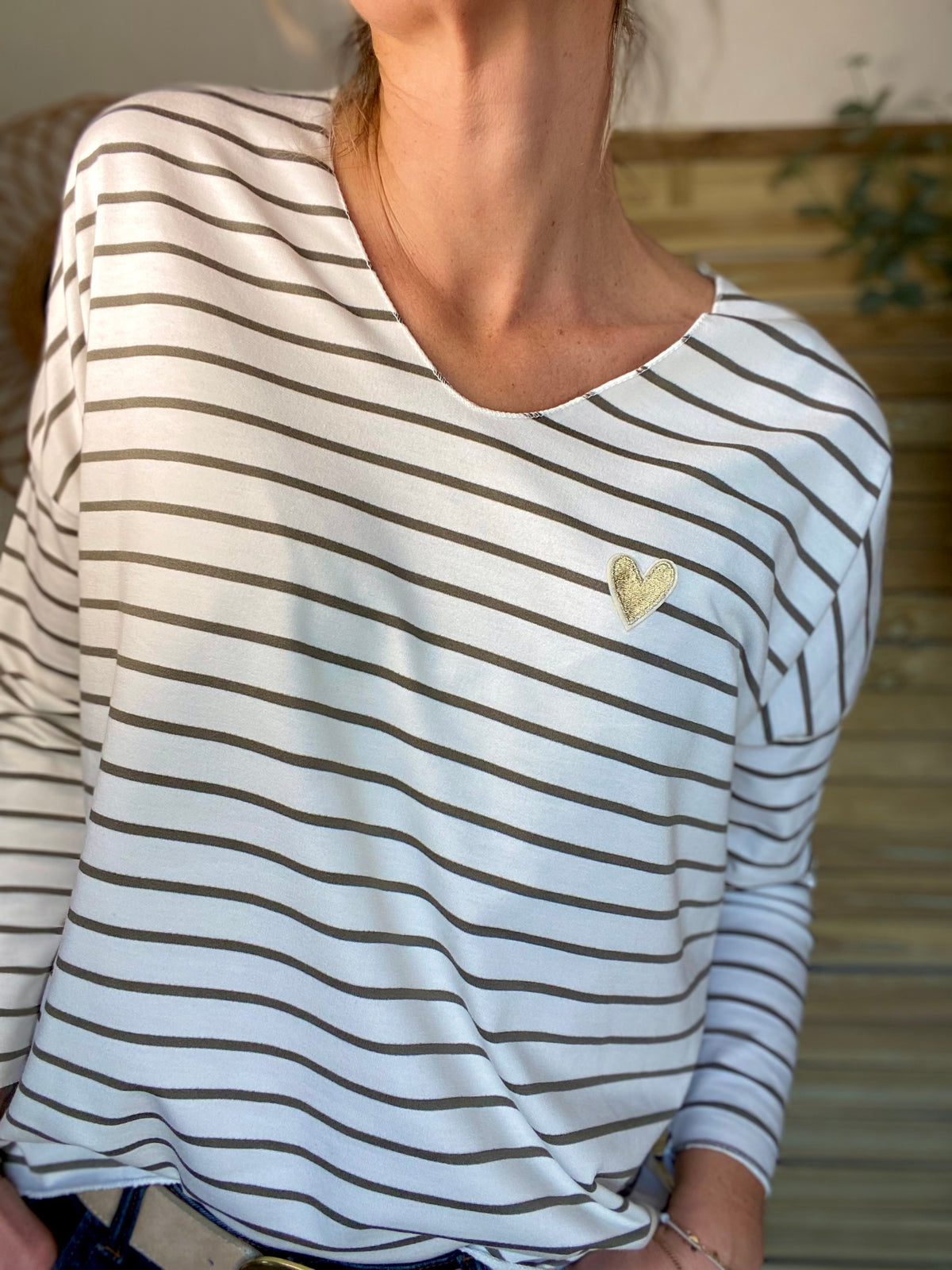 Pull fin rayé col V avec ou sans coeur doré 💛 NOLWENN - Kaki
