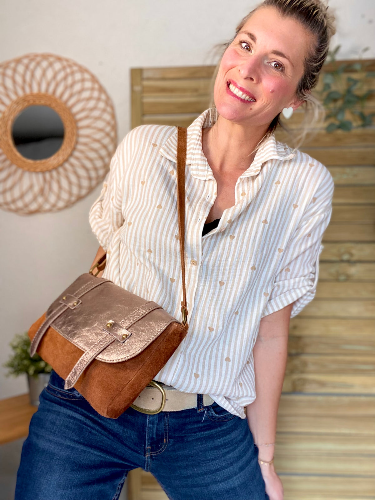 Sac bandoulière en cuir daim et irisé ESMÉE - Bronze / Camel