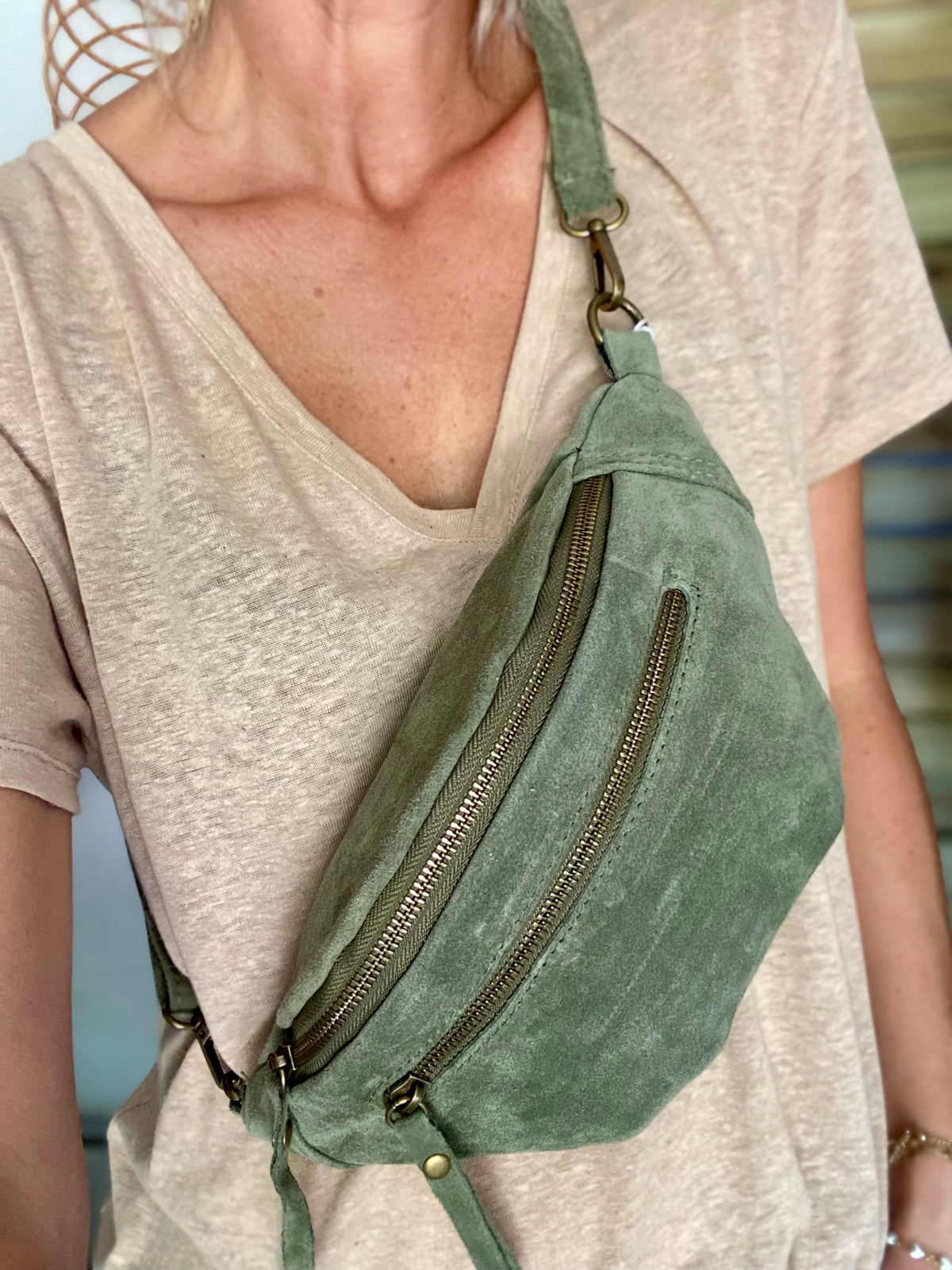 Sac banane double poche en cuir daim - OPALINE - Vert sauge (kaki clair)