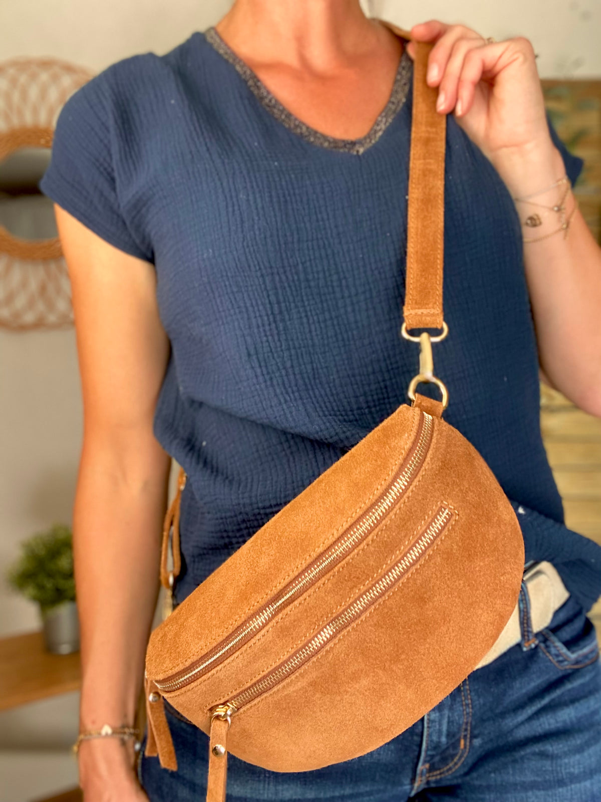 Sac banane en croûte de cuir + poche avant ALISON - Camel