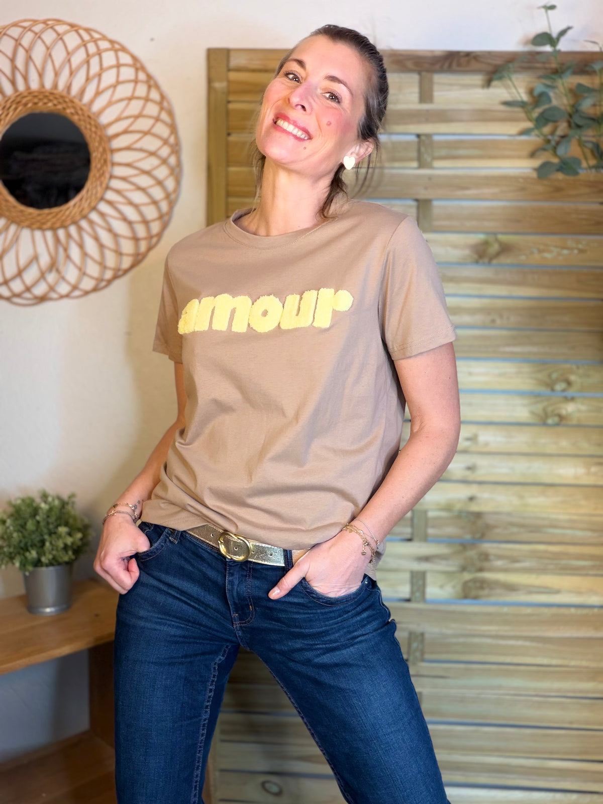Tee shirt amour MAÏA Taupe/jaune - FIN DE SÉRIE