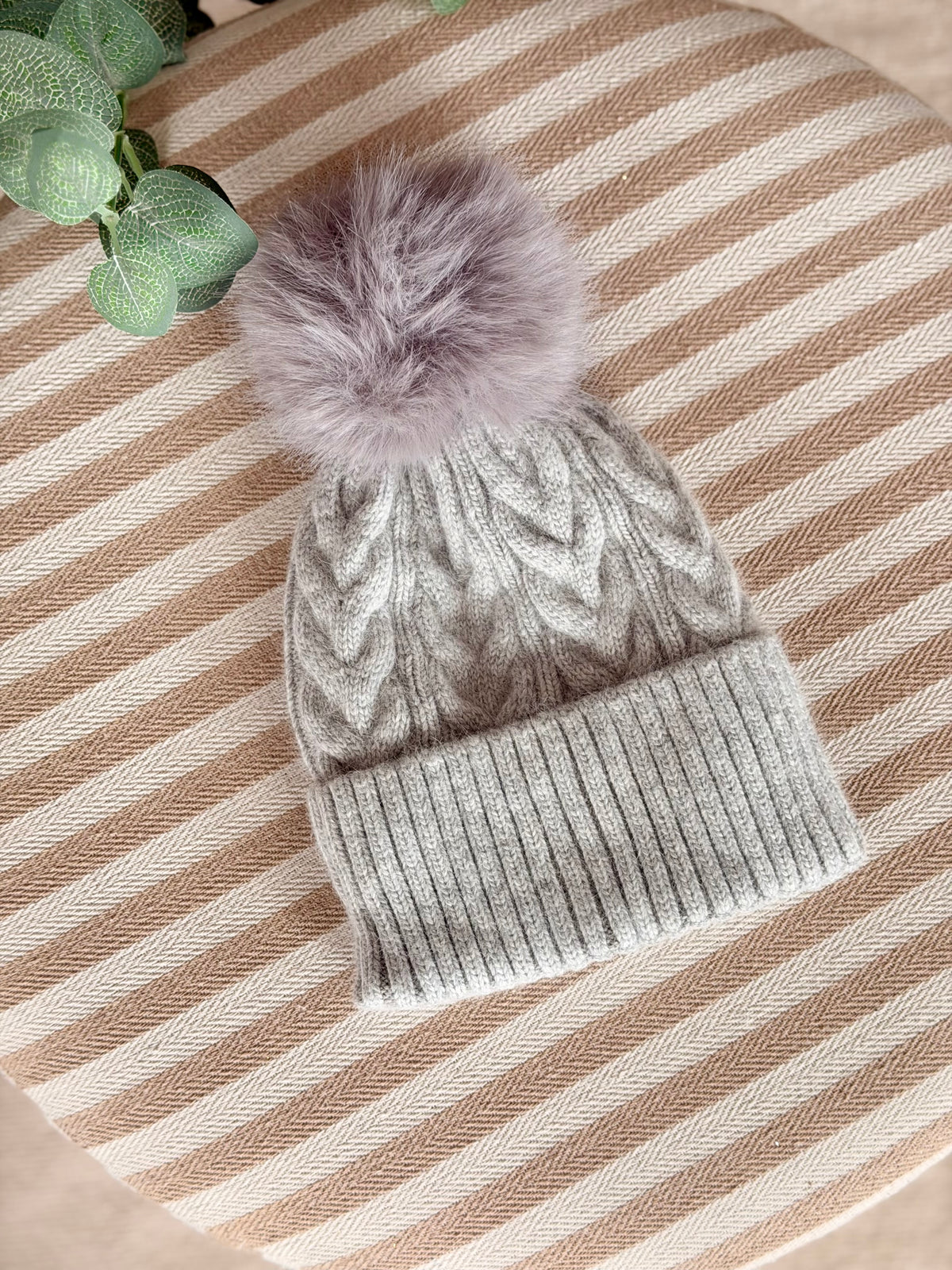 Bonnet torsadé en laine avec pompon JULES - FIN DE SÉRIE